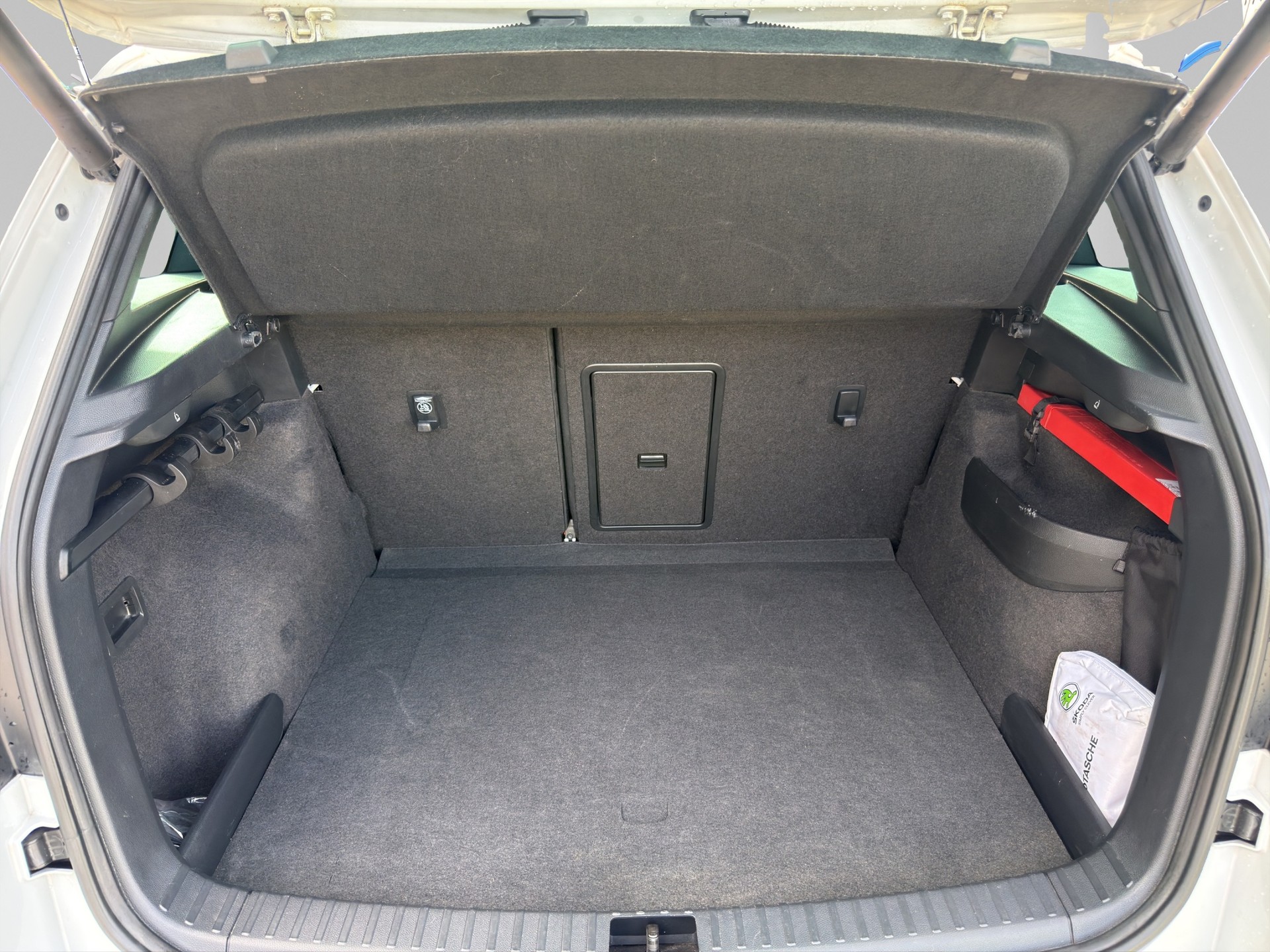 SKODA Karoq 2.0 TSI SportLine 4x4 DSG-image-16