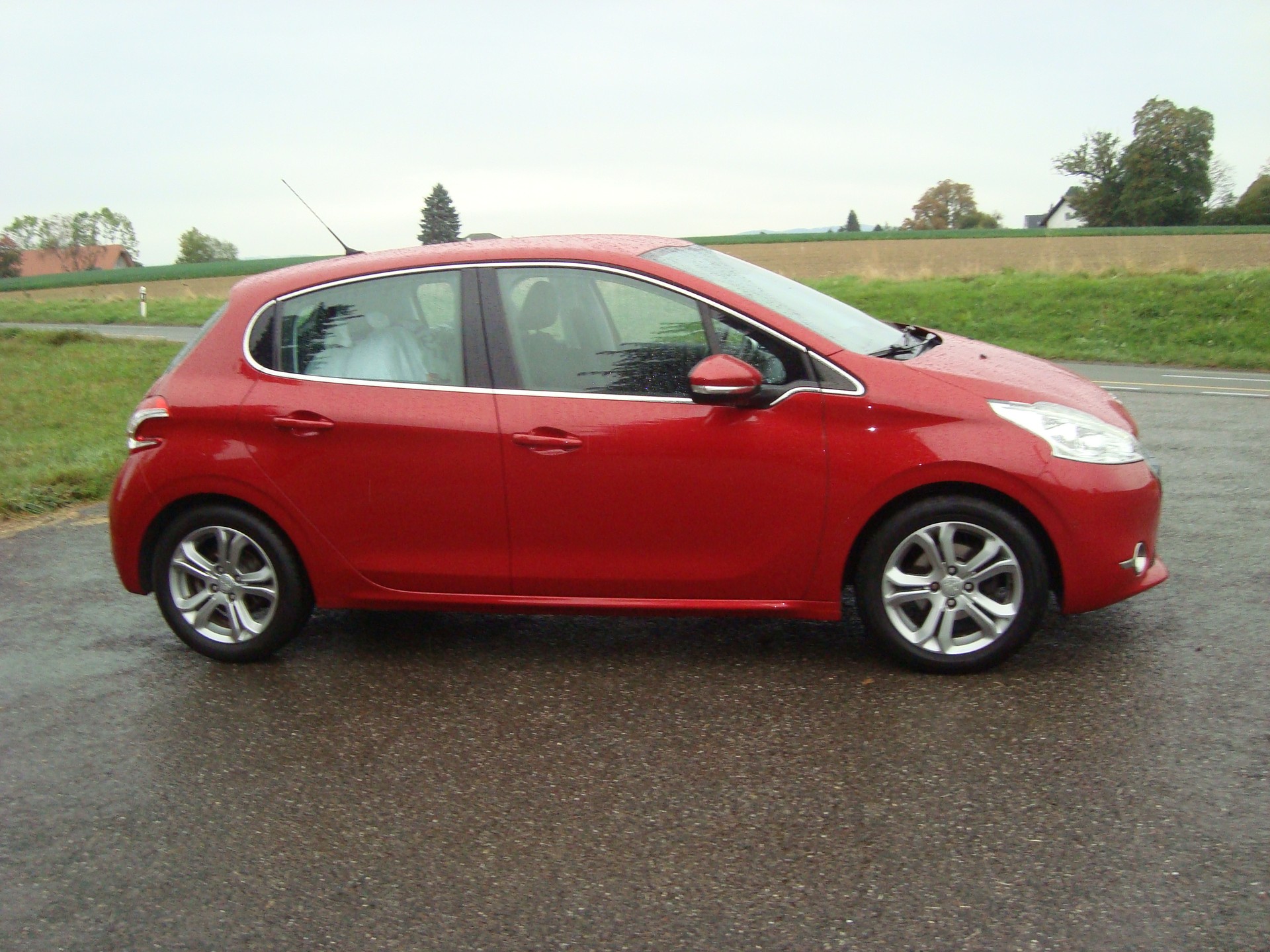 PEUGEOT 208 1.2 THP Allure-image-5