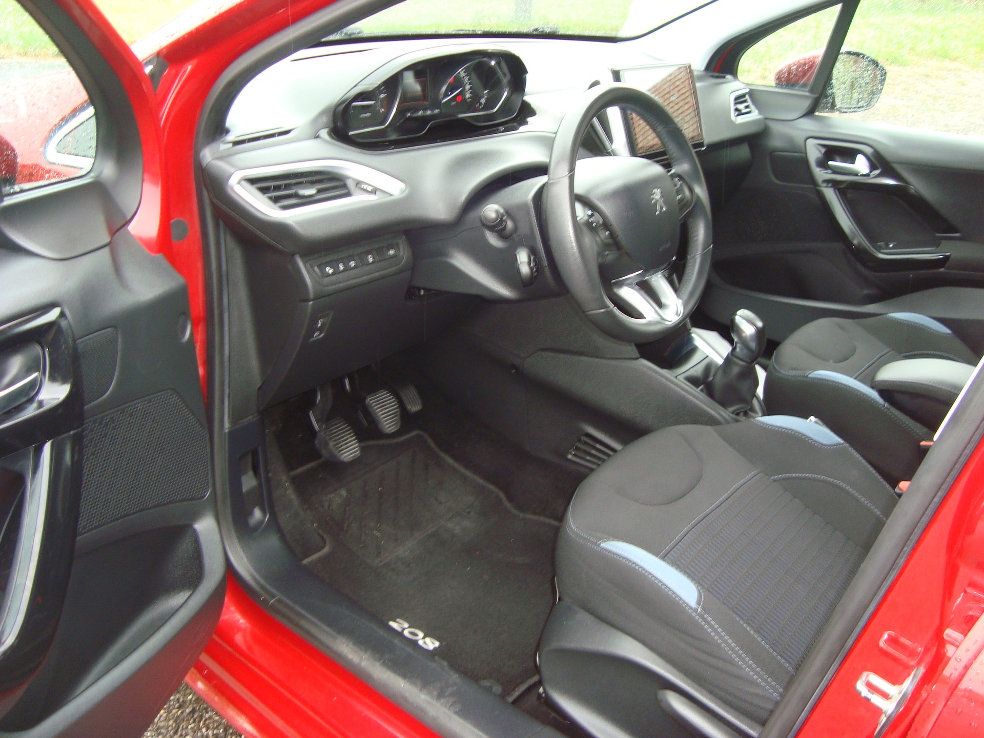 PEUGEOT 208 1.2 THP Allure-image-7