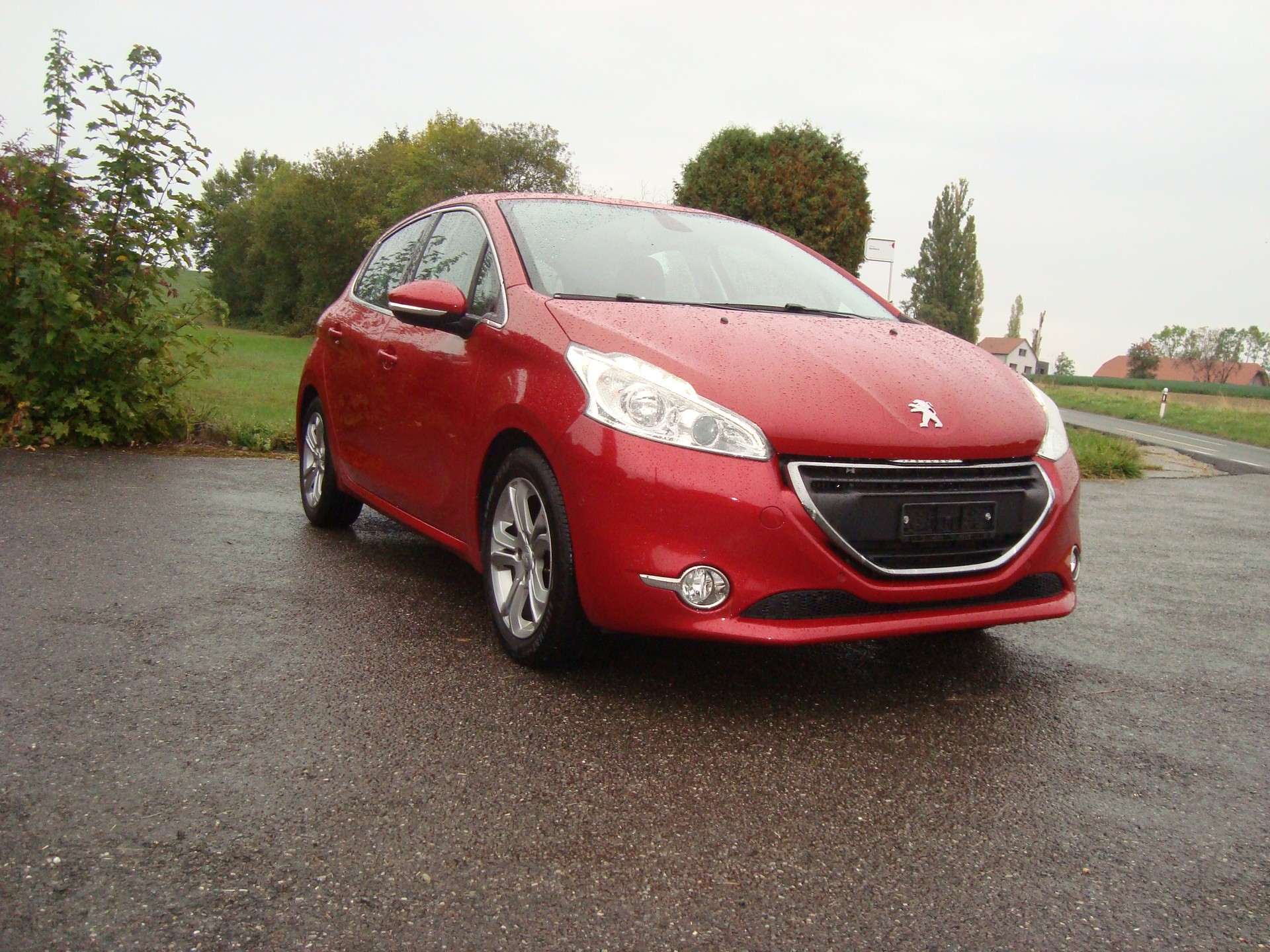 PEUGEOT 208 1.2 THP Allure-image-1