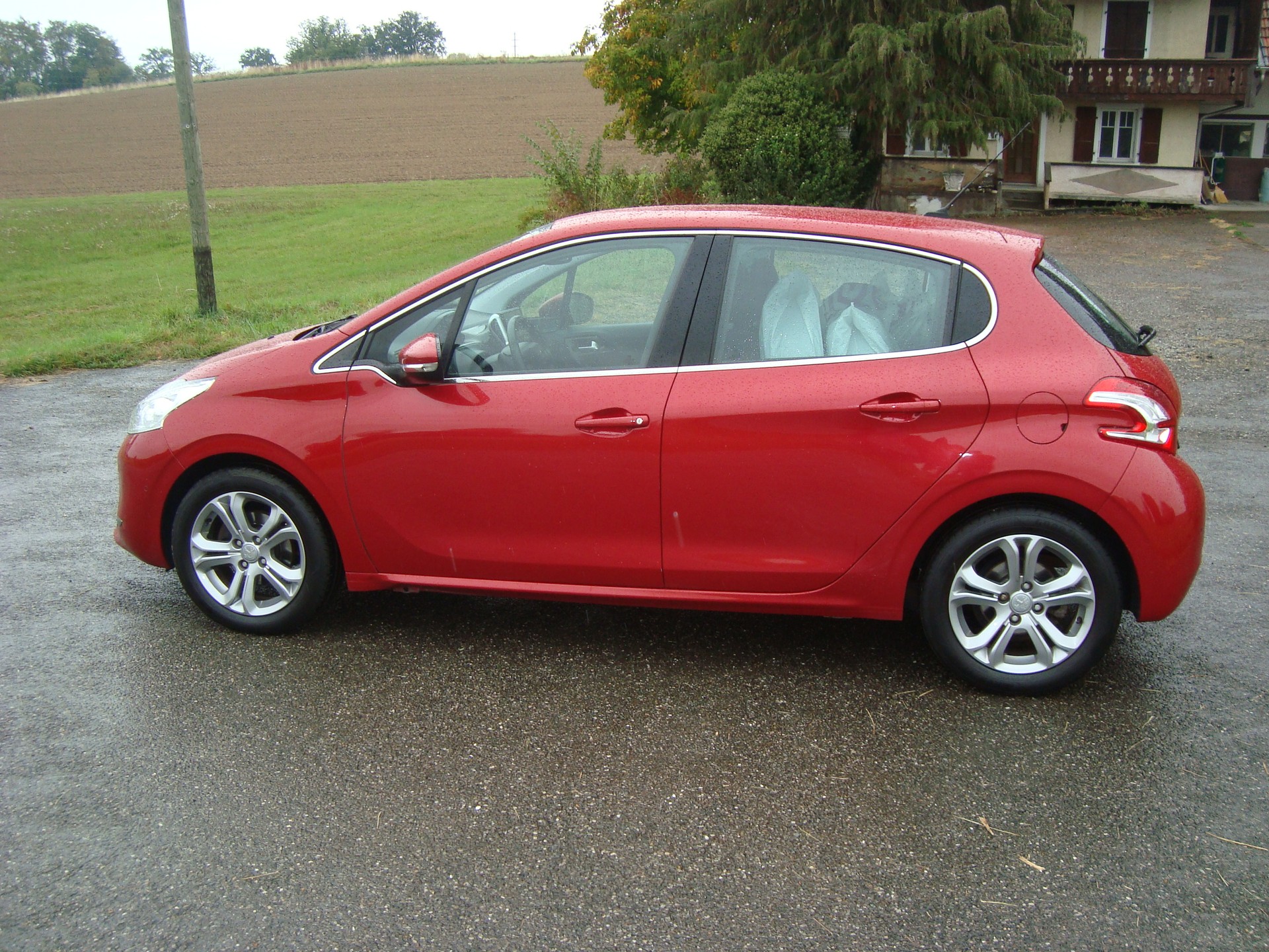 PEUGEOT 208 1.2 THP Allure-image-4