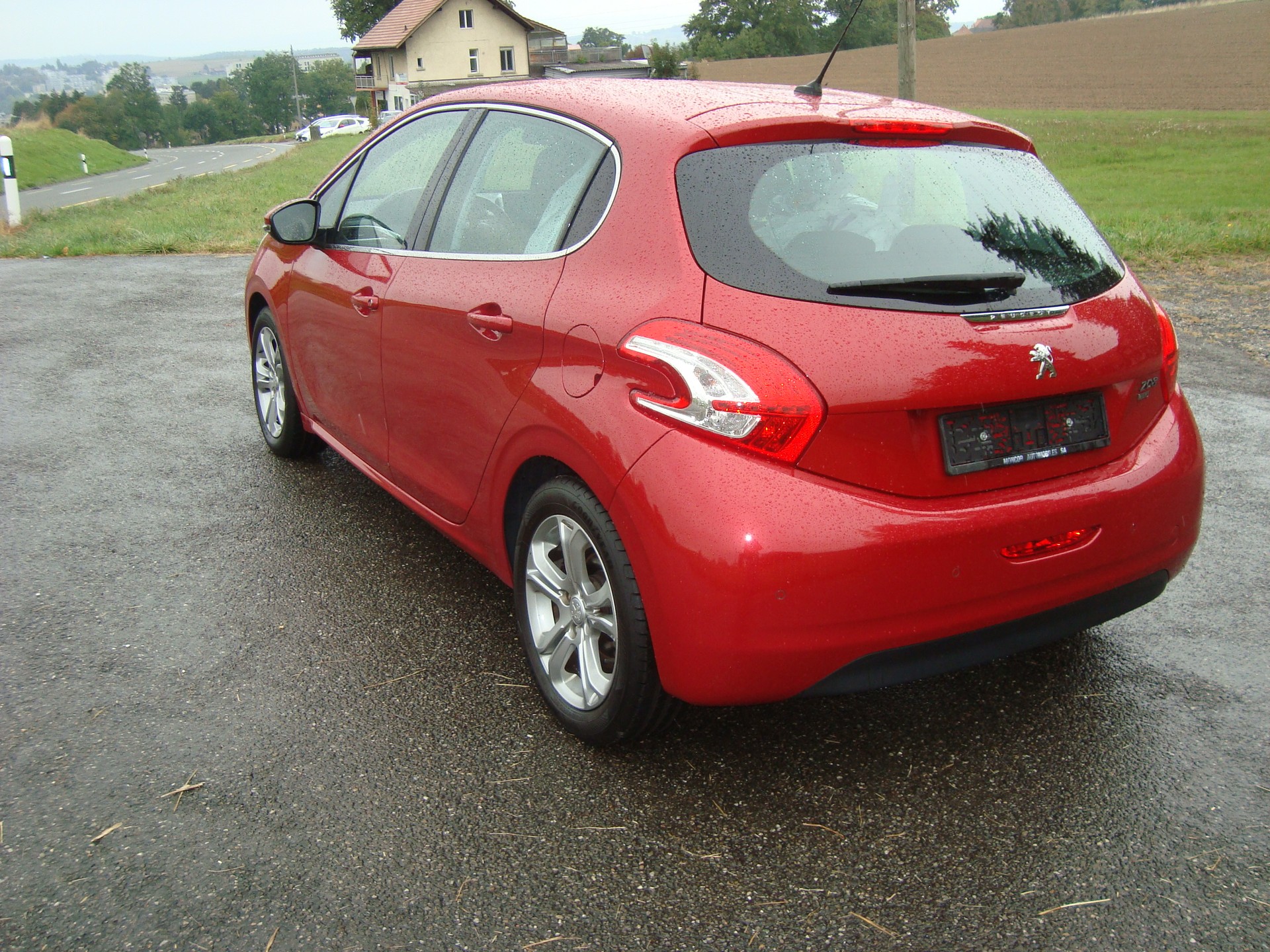 PEUGEOT 208 1.2 THP Allure-image-3