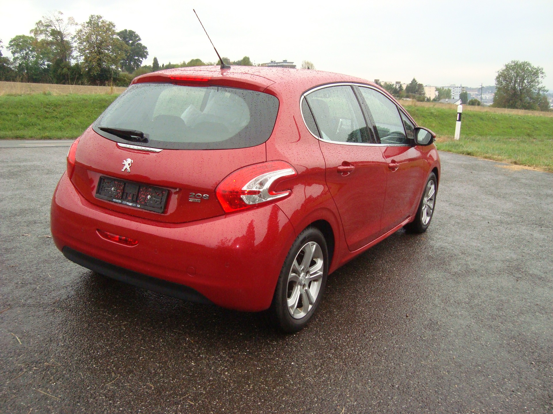 PEUGEOT 208 1.2 THP Allure-image-2