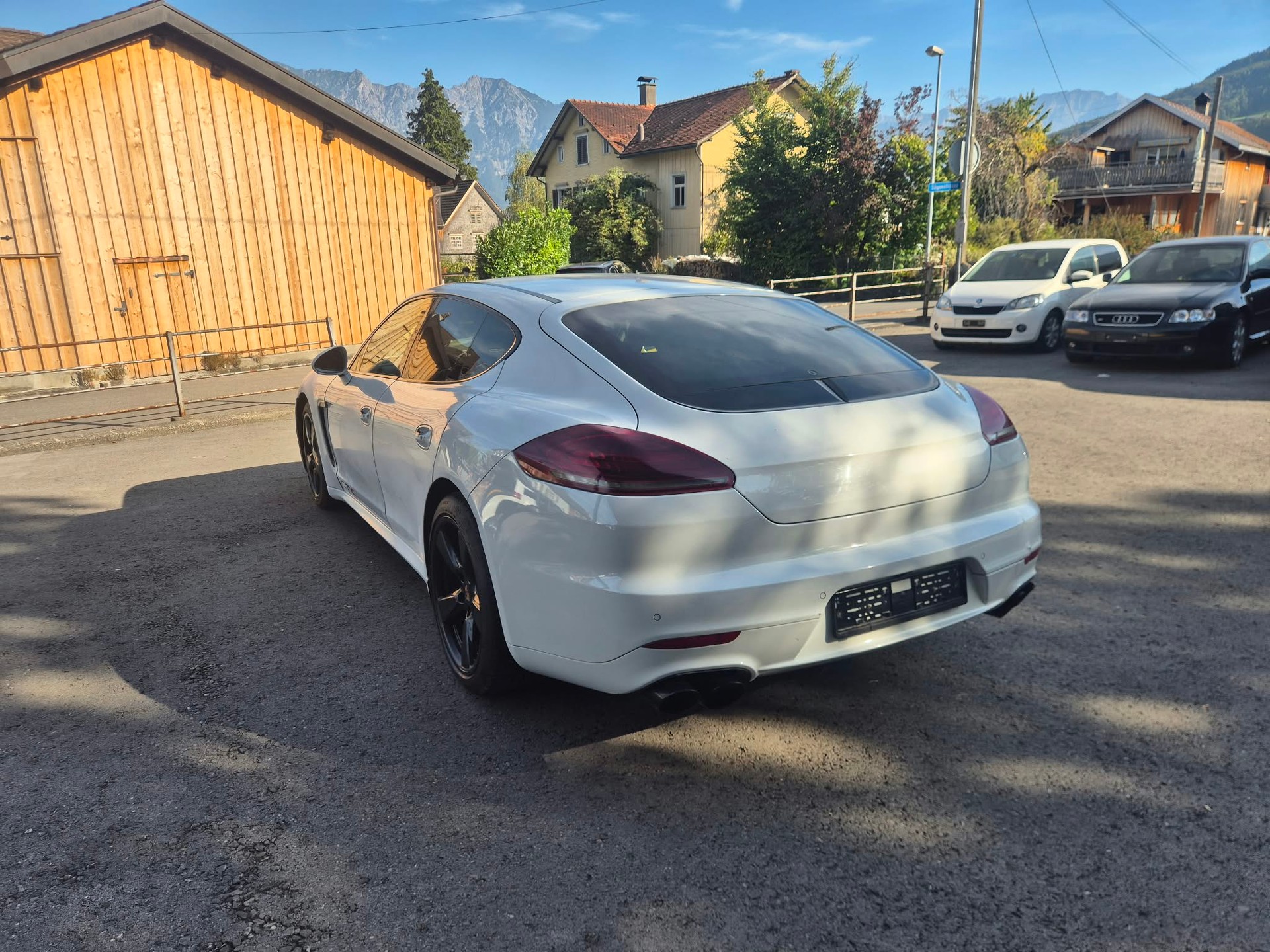 PORSCHE Panamera GTS 4.8 PDK-image-2