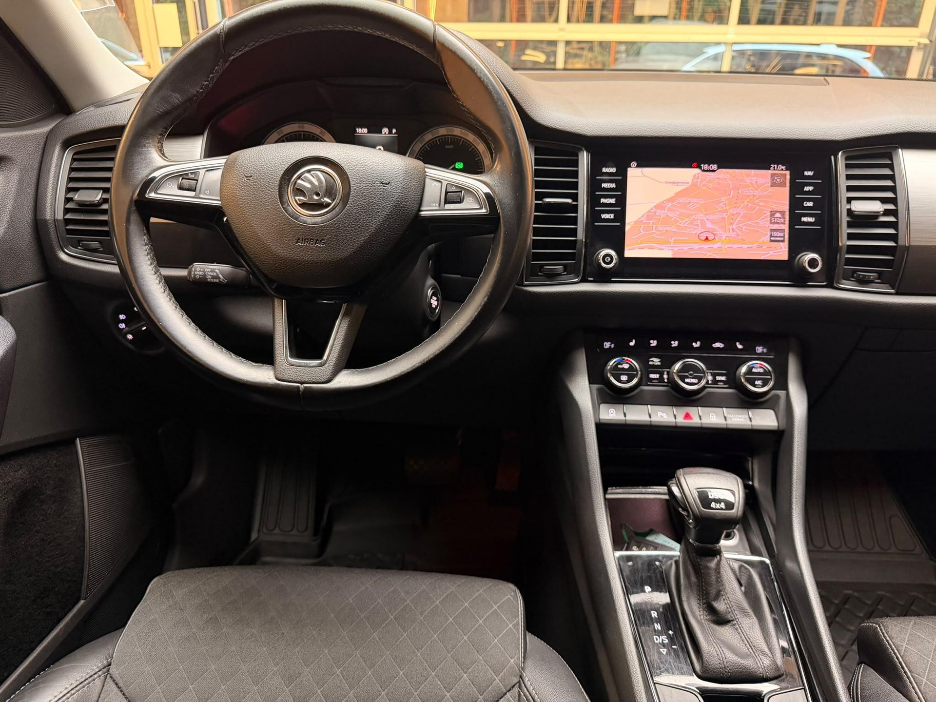 SKODA Kodiaq 2.0 TSI 4x4 Style DSG-image-9