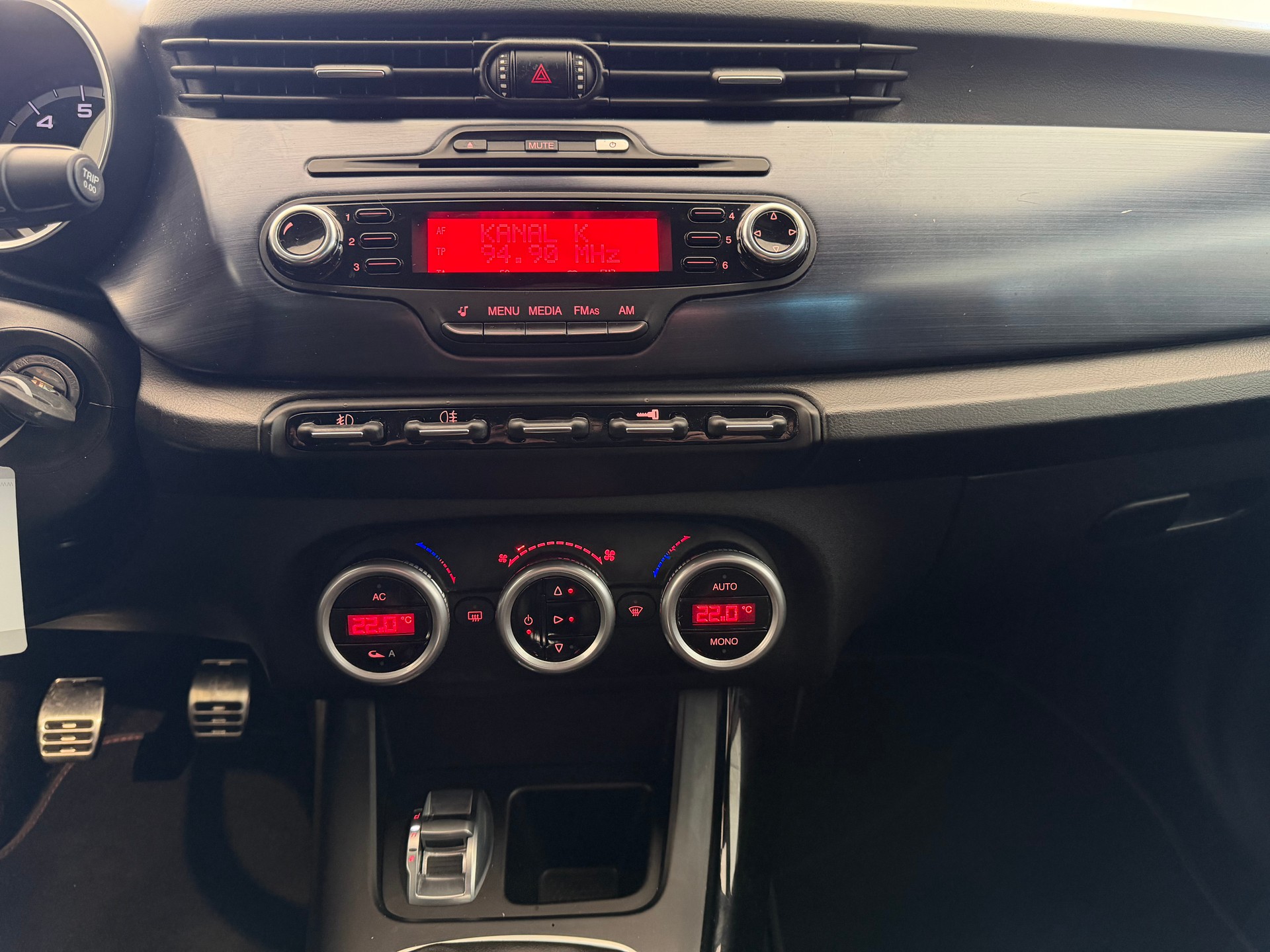 ALFA ROMEO Giulietta 1750 TBi Quadrifoglio Verde-image-14