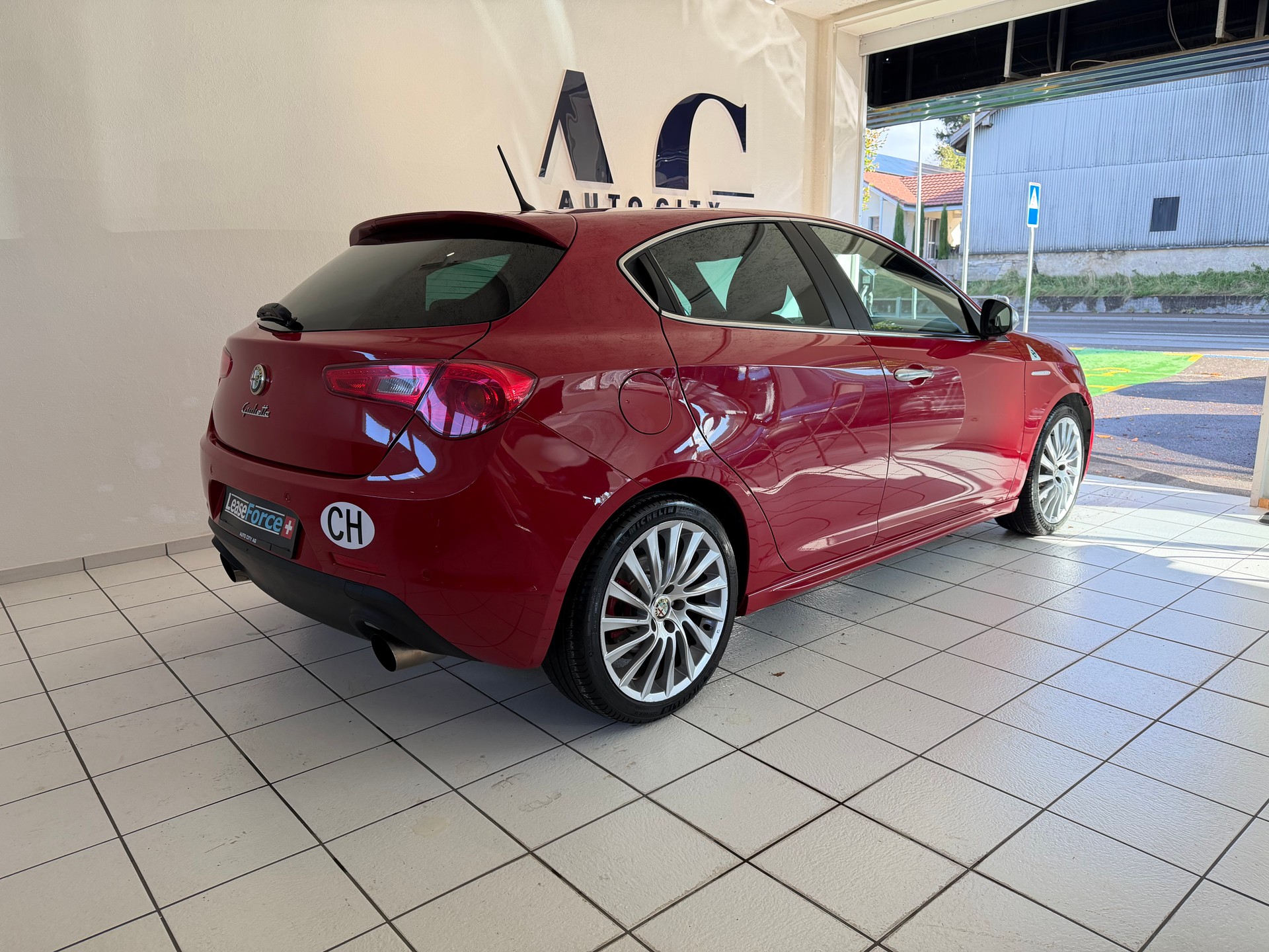 ALFA ROMEO Giulietta 1750 TBi Quadrifoglio Verde-image-1