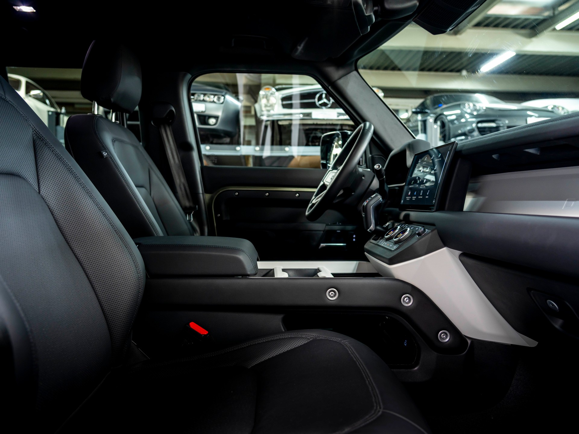 LAND ROVER Defender 110 3.0 D I6 250 S AWD AT8-image-27