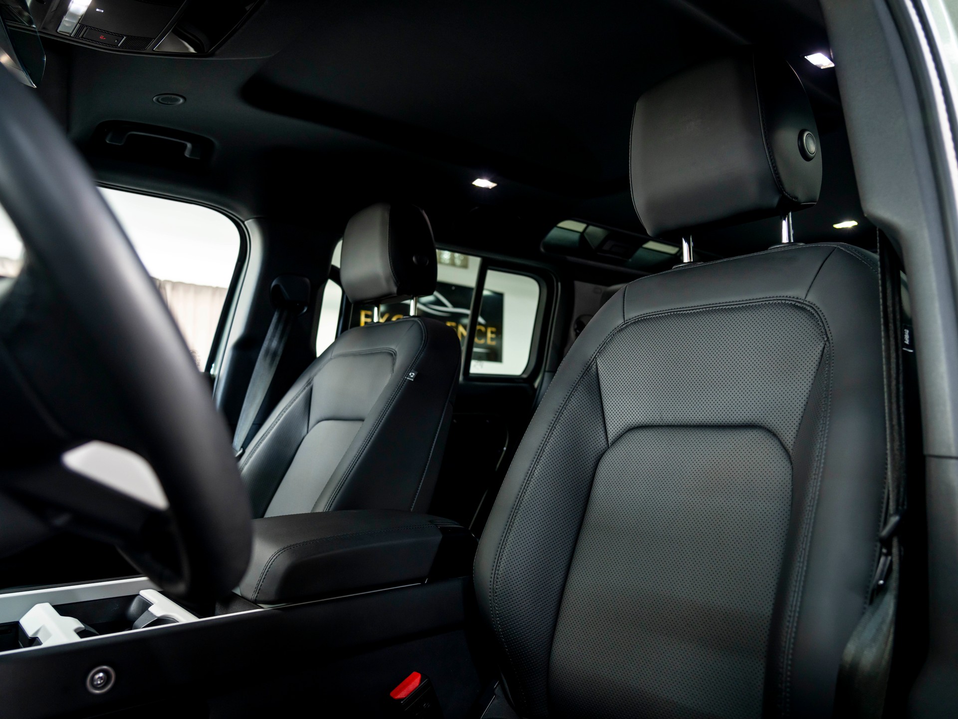 LAND ROVER Defender 110 3.0 D I6 250 S AWD AT8-image-20