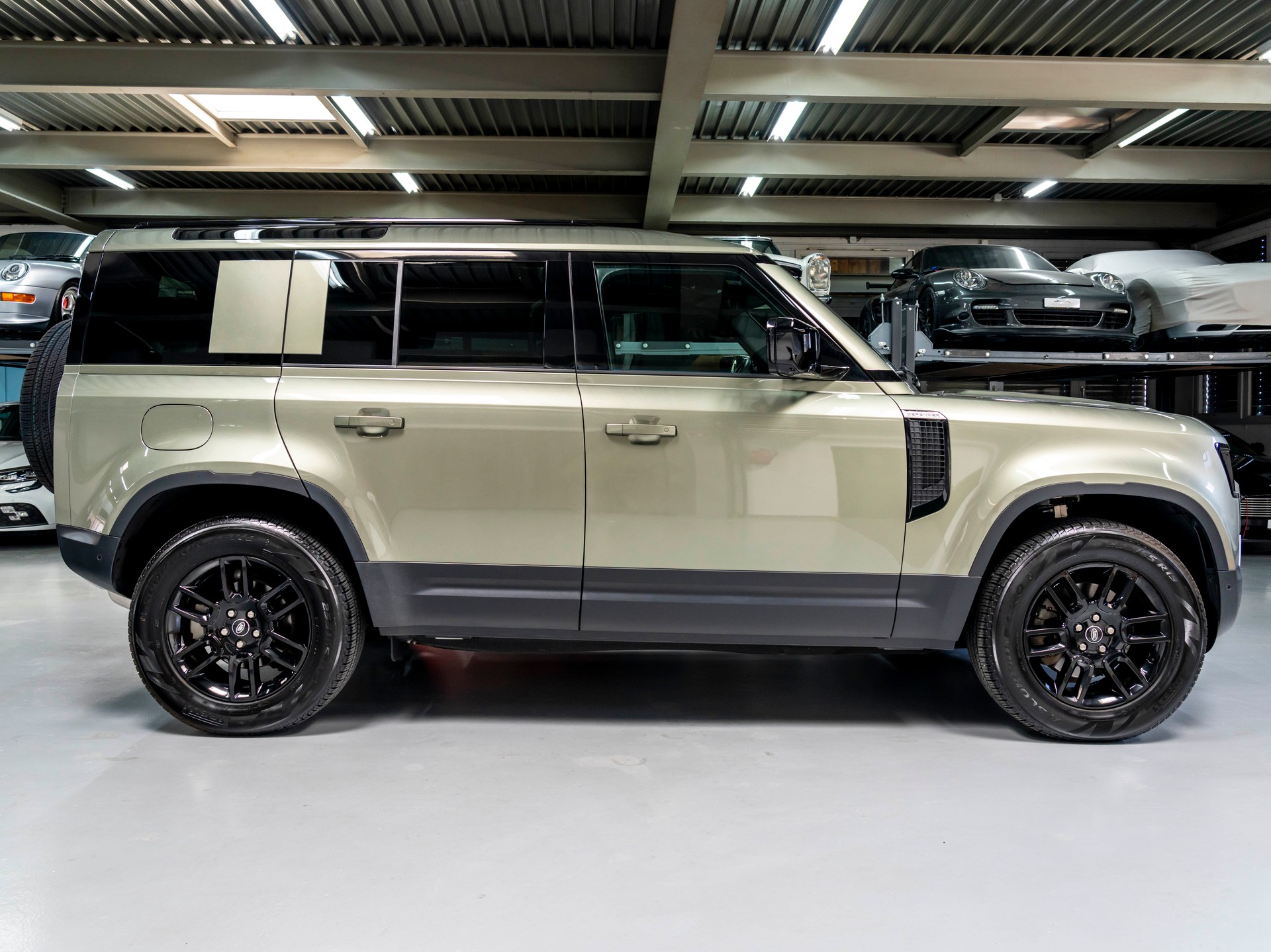 LAND ROVER Defender 110 3.0 D I6 250 S AWD AT8-image-4