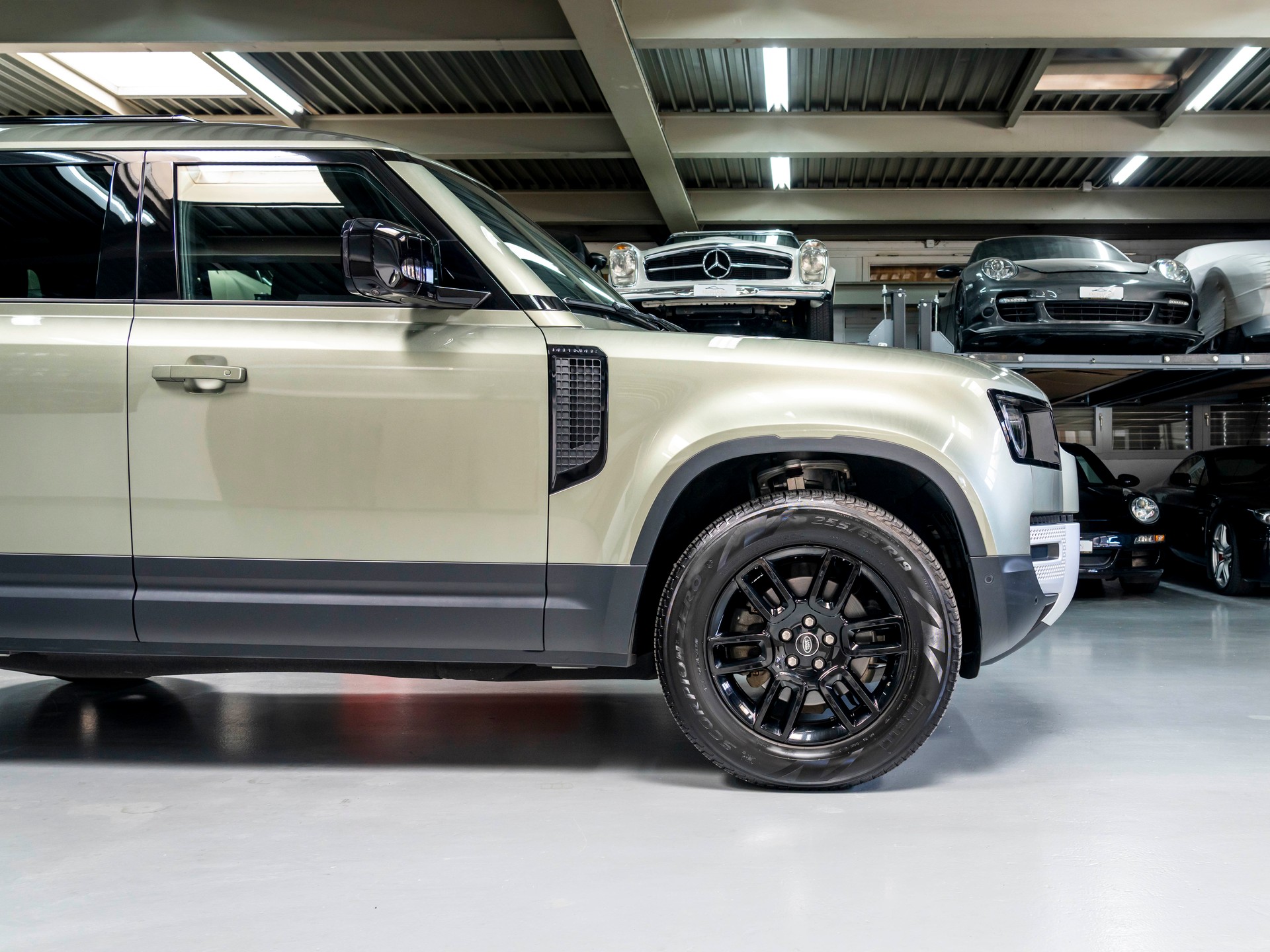 LAND ROVER Defender 110 3.0 D I6 250 S AWD AT8-image-14