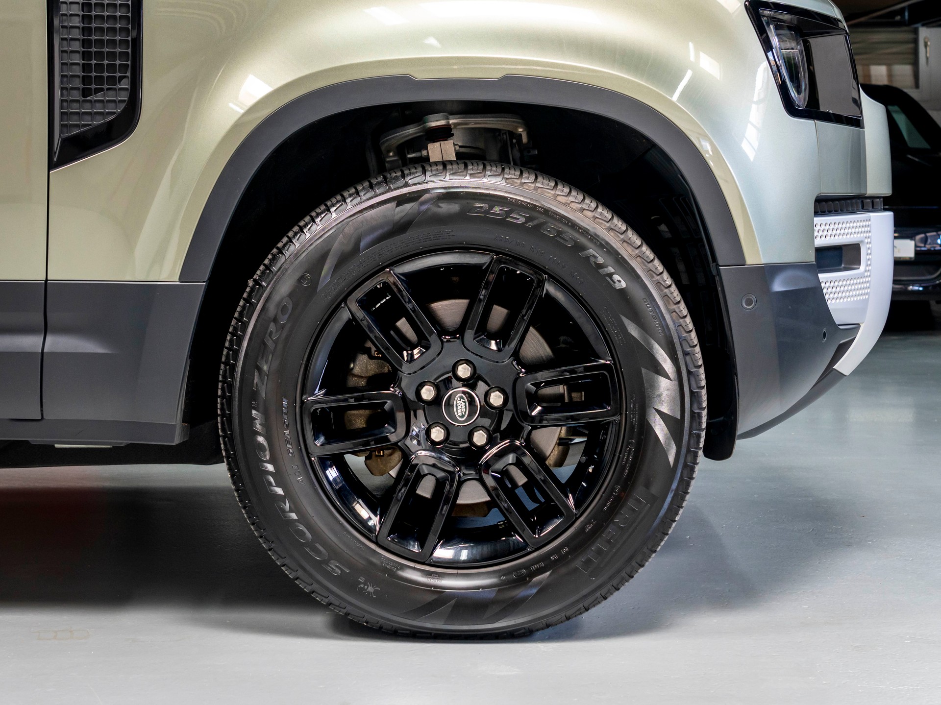 LAND ROVER Defender 110 3.0 D I6 250 S AWD AT8-image-13
