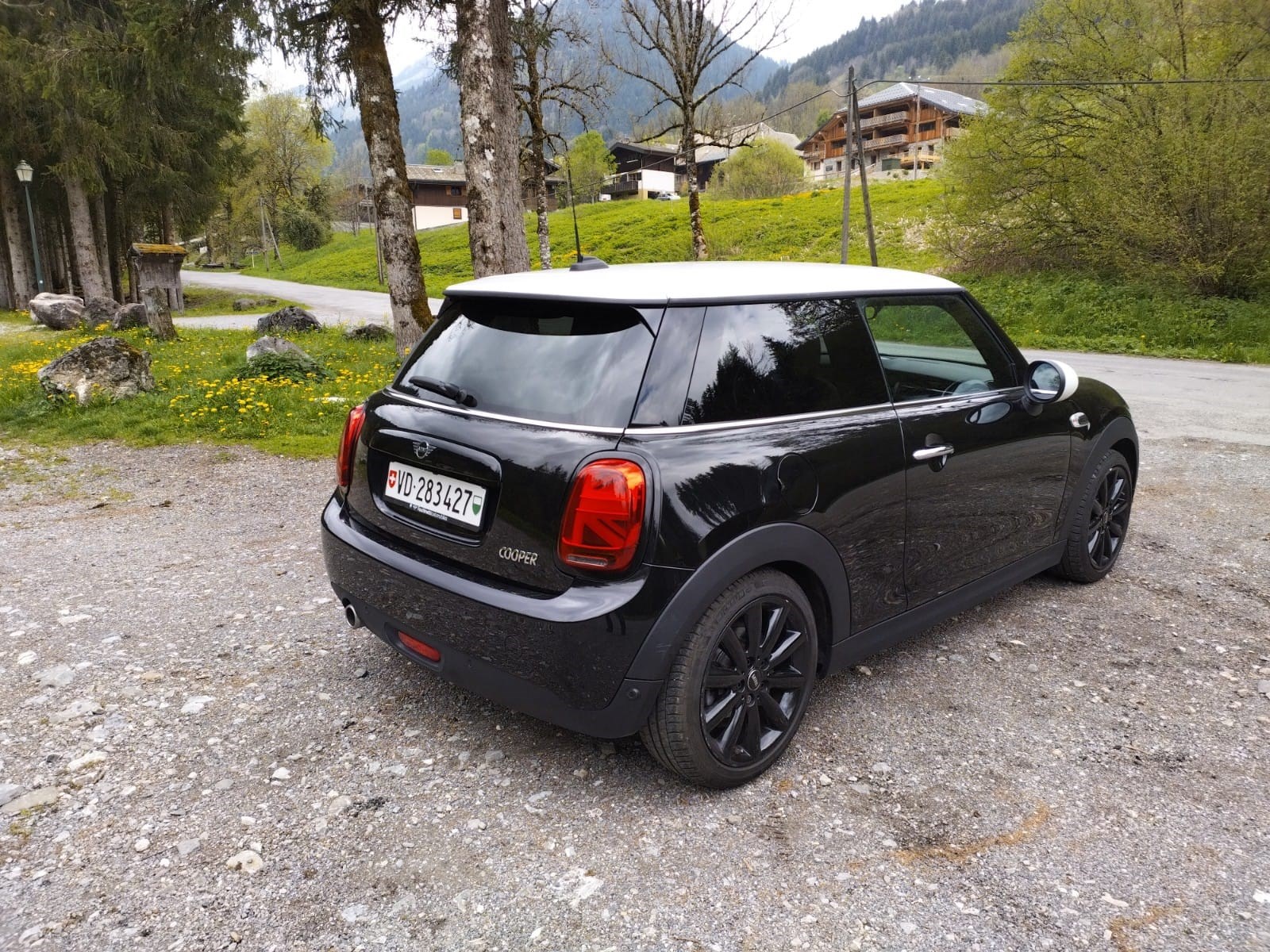 MINI Cooper Blackyard-image-1