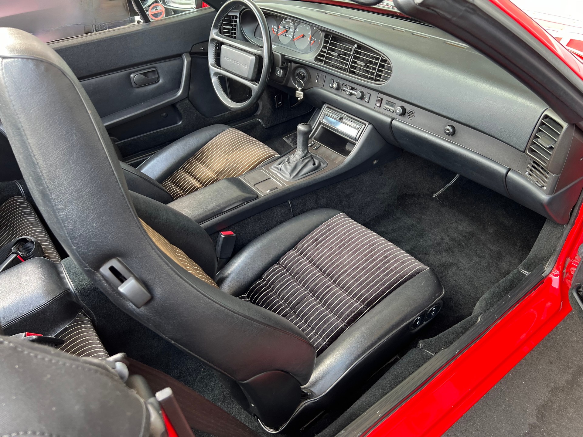 PORSCHE 944 S2 Cabriolet VETERAN-image-23