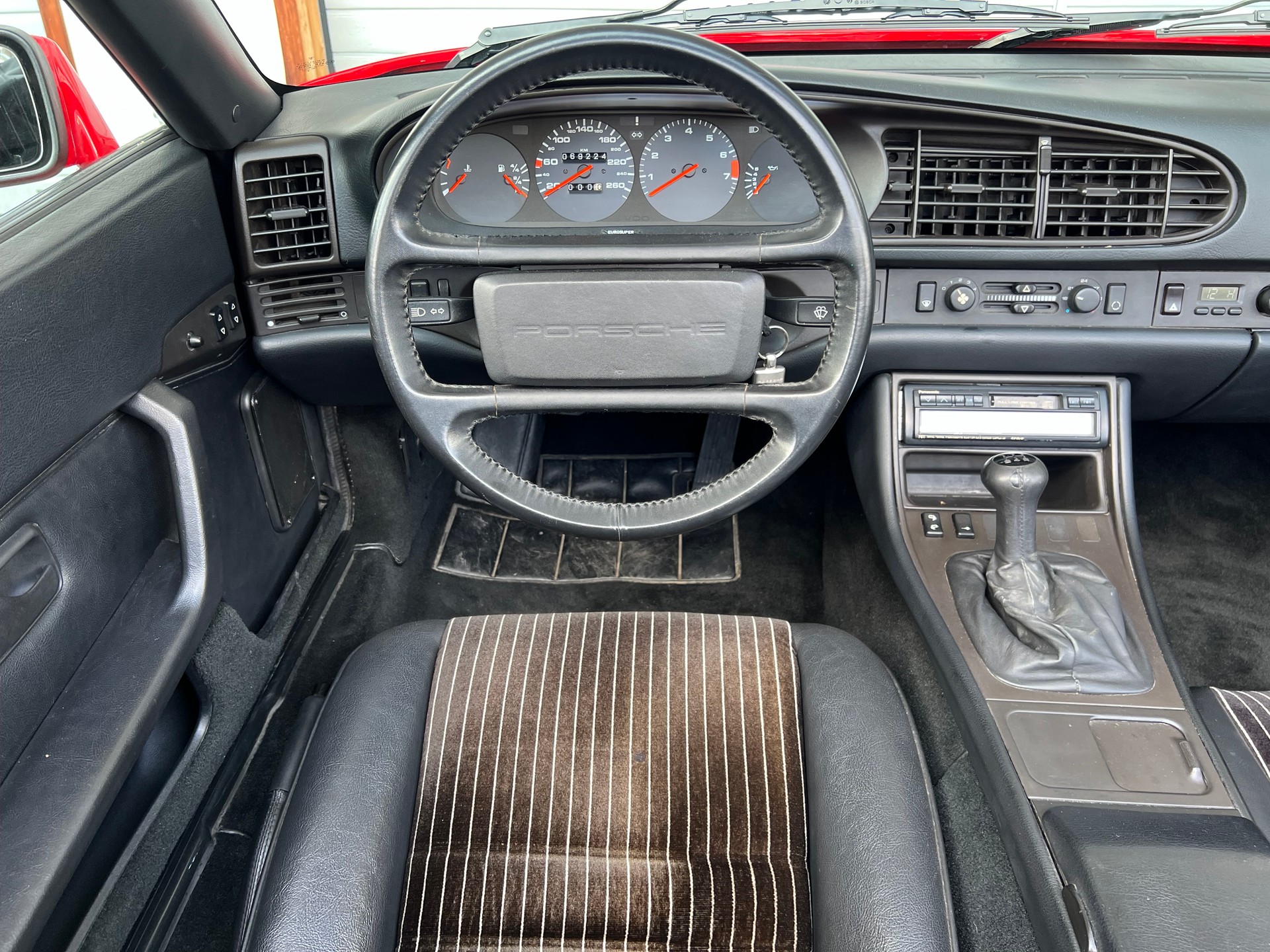 PORSCHE 944 S2 Cabriolet VETERAN-image-19