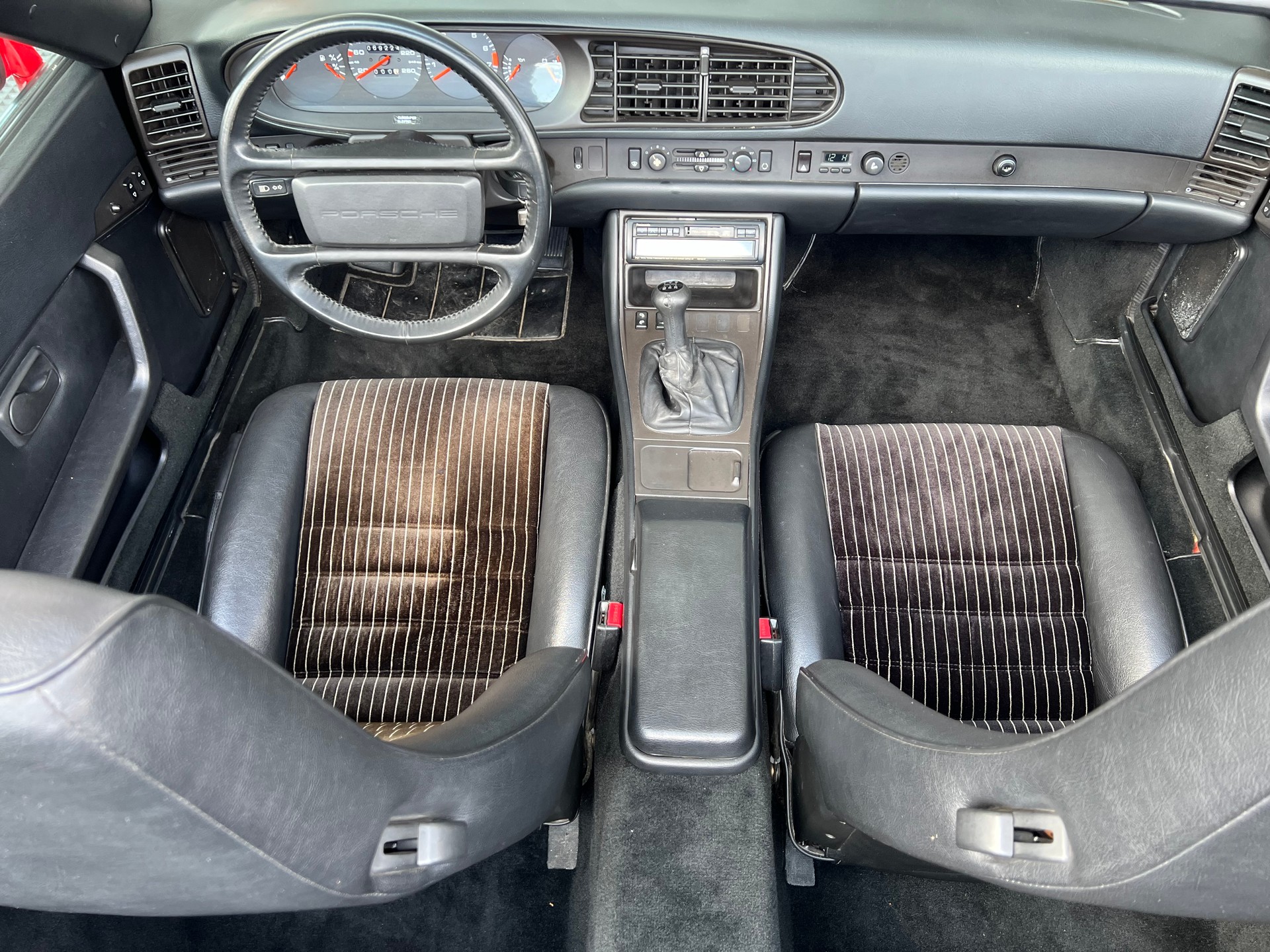 PORSCHE 944 S2 Cabriolet VETERAN-image-22