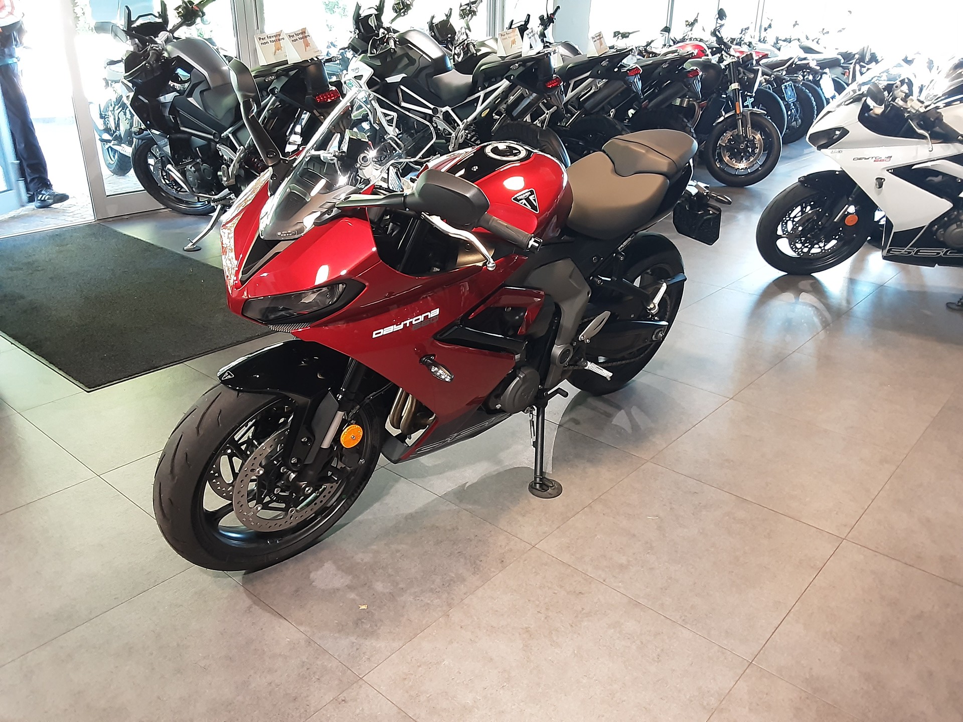 TRIUMPH Daytona 660-image-3