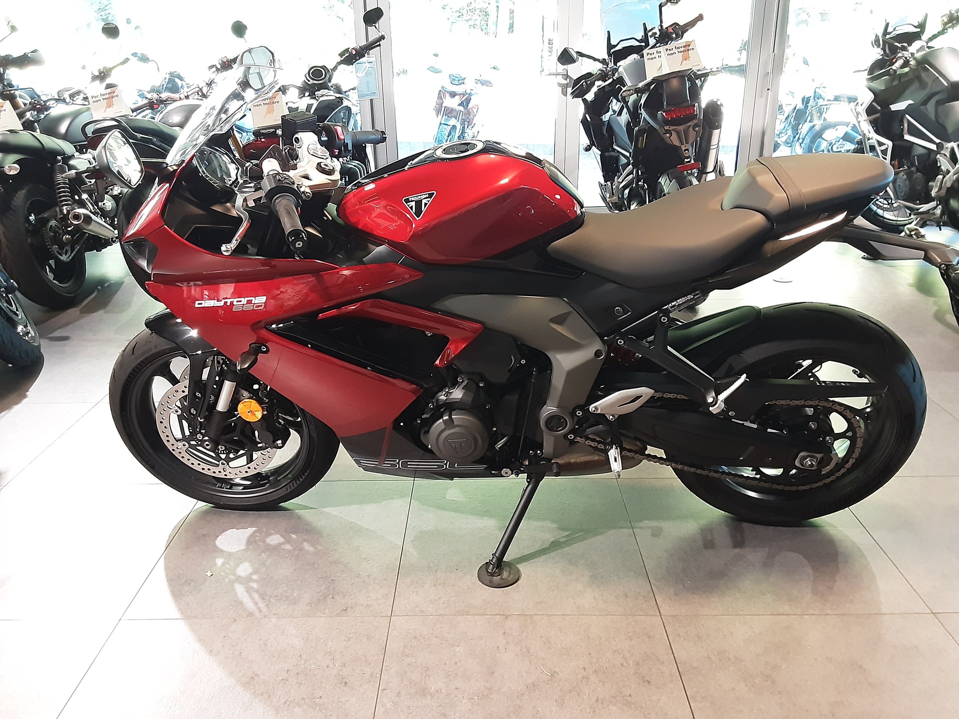 TRIUMPH Daytona 660-image-1