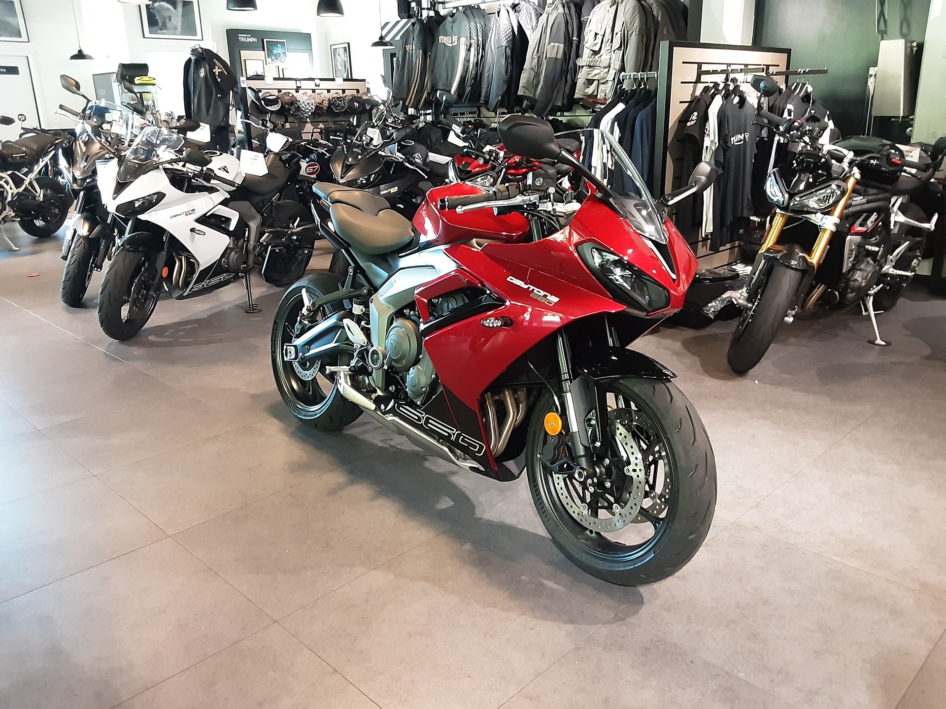 TRIUMPH Daytona 660-image-2