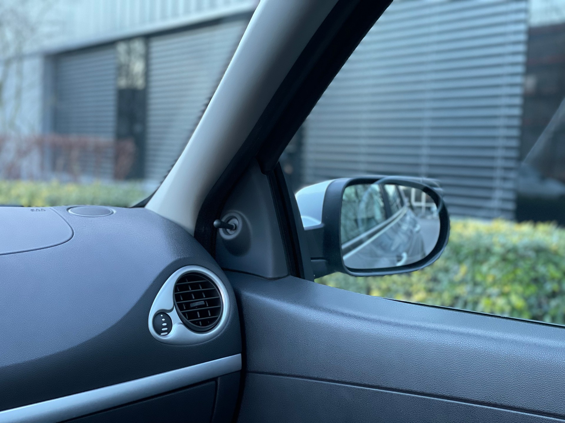 RENAULT Clio 1.2 16V Expression-image-12