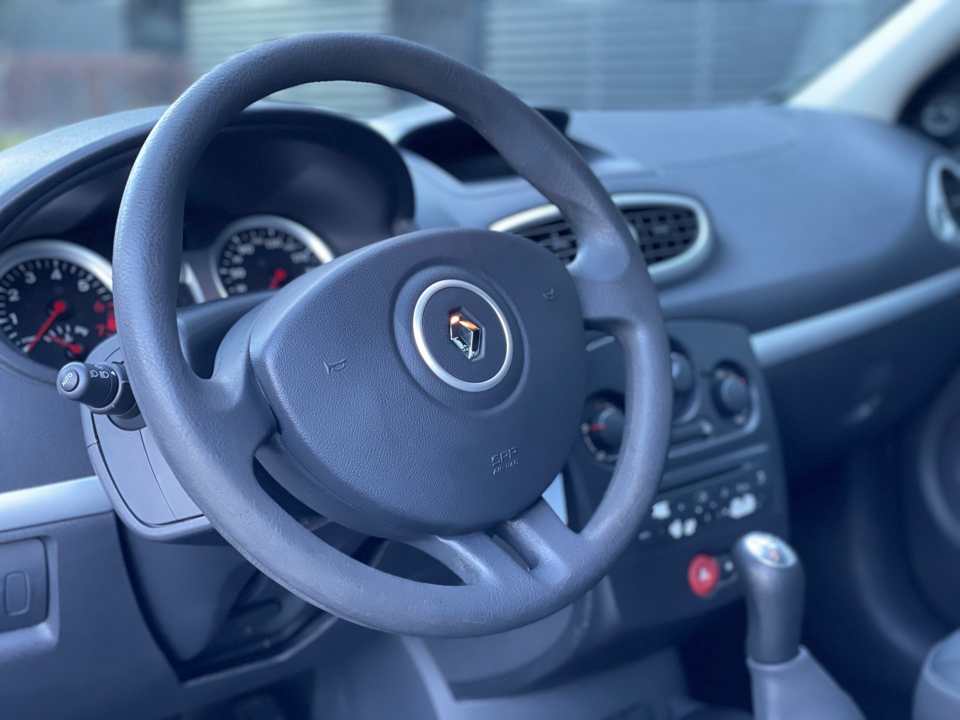 RENAULT Clio 1.2 16V Expression-image-13