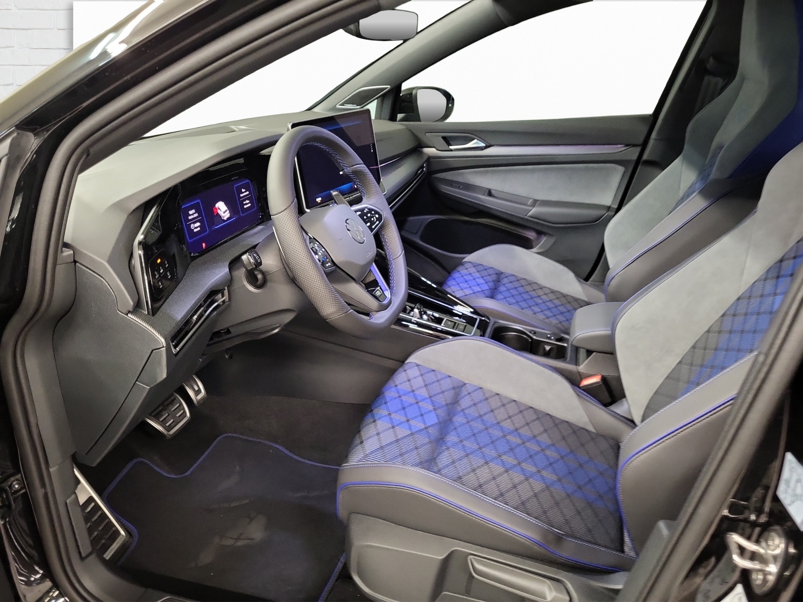 VW Golf VIII Variant 2.0 TSI R DSG 4motion-image-6