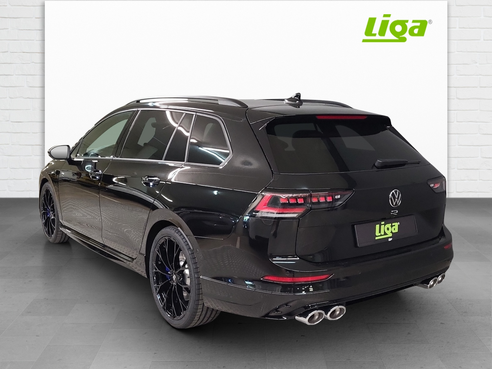 VW Golf VIII Variant 2.0 TSI R DSG 4motion-image-3