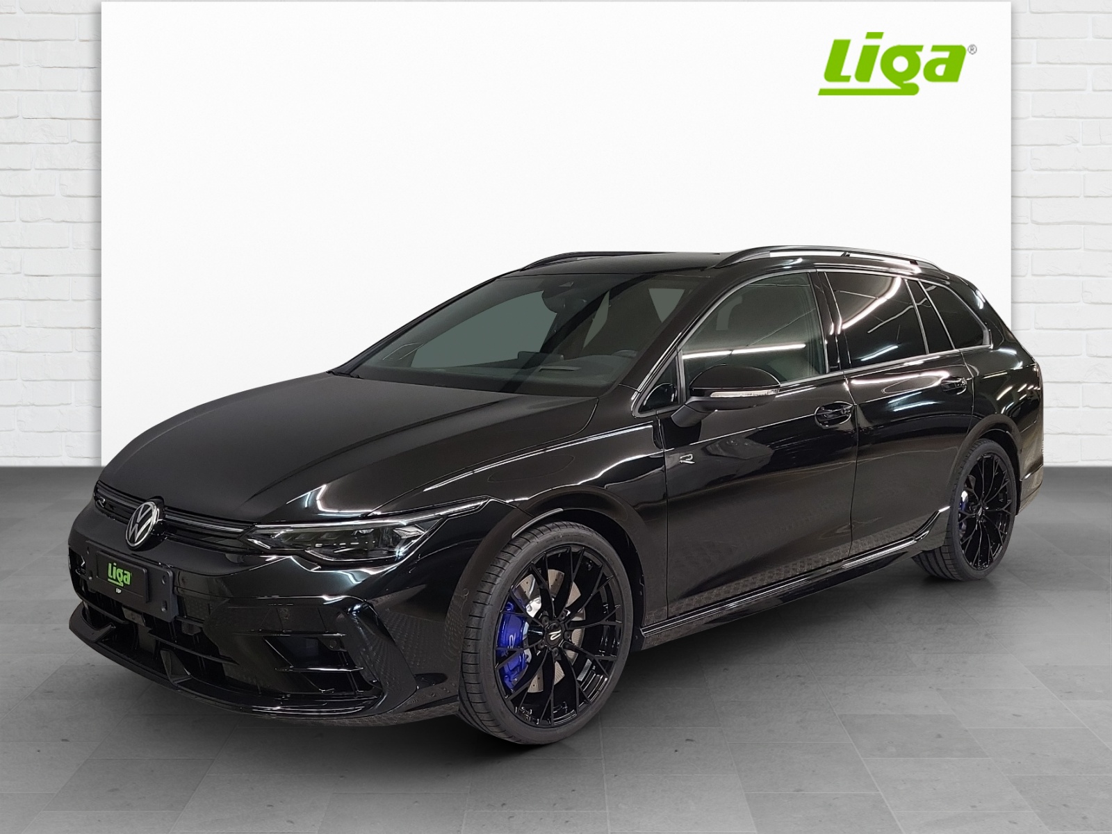 VW Golf VIII Variant 2.0 TSI R DSG 4motion-image-1