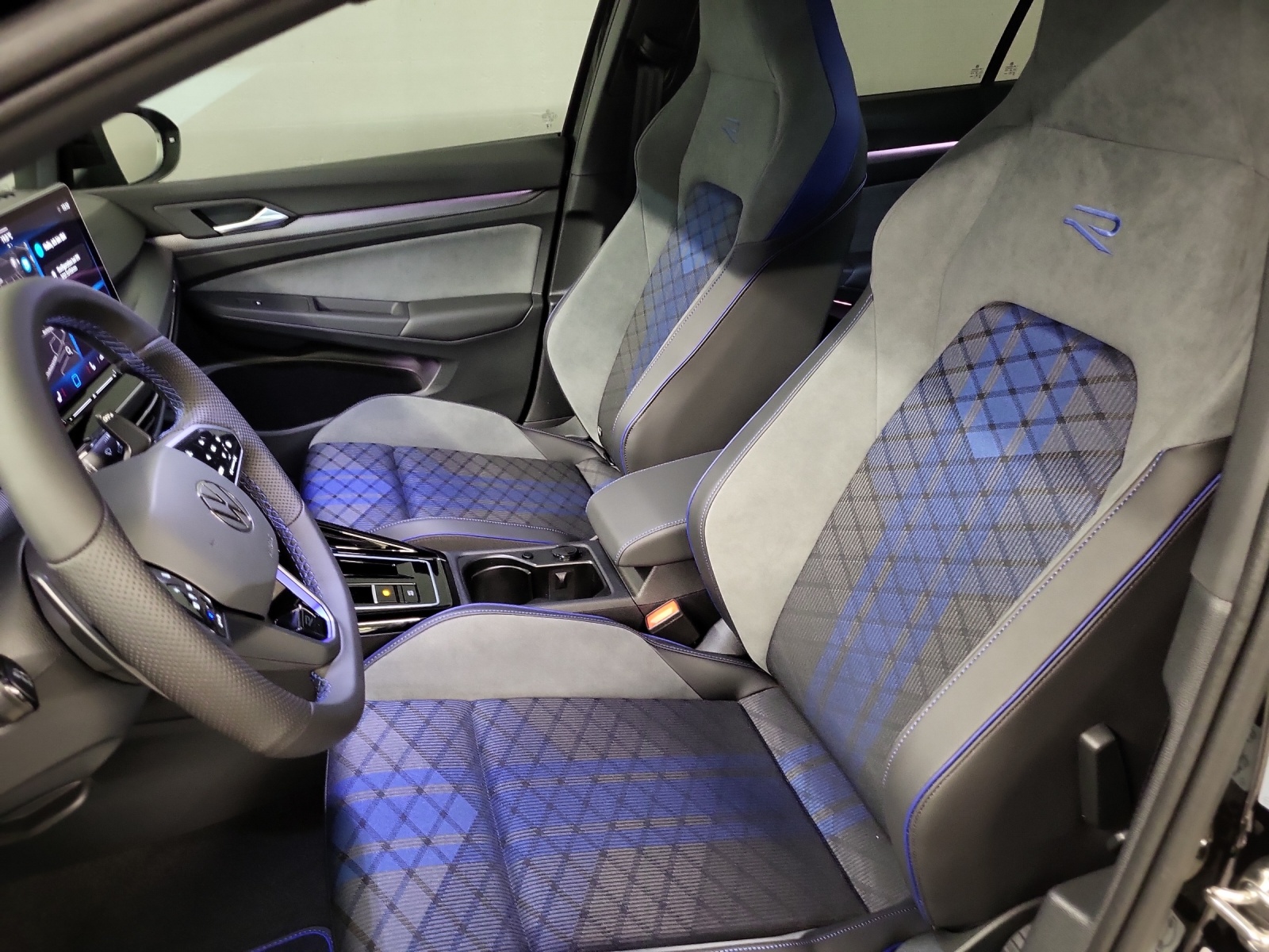 VW Golf VIII Variant 2.0 TSI R DSG 4motion-image-14