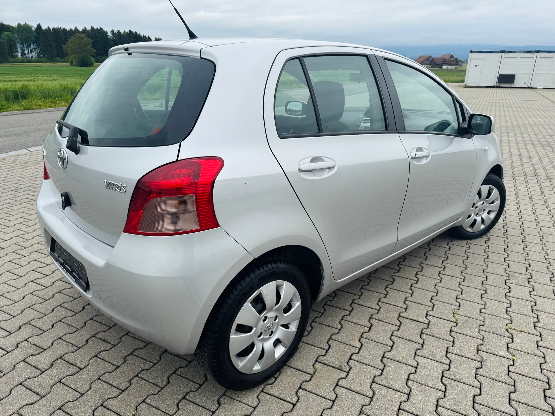 TOYOTA Yaris 1.3 Linea Luna-image-2