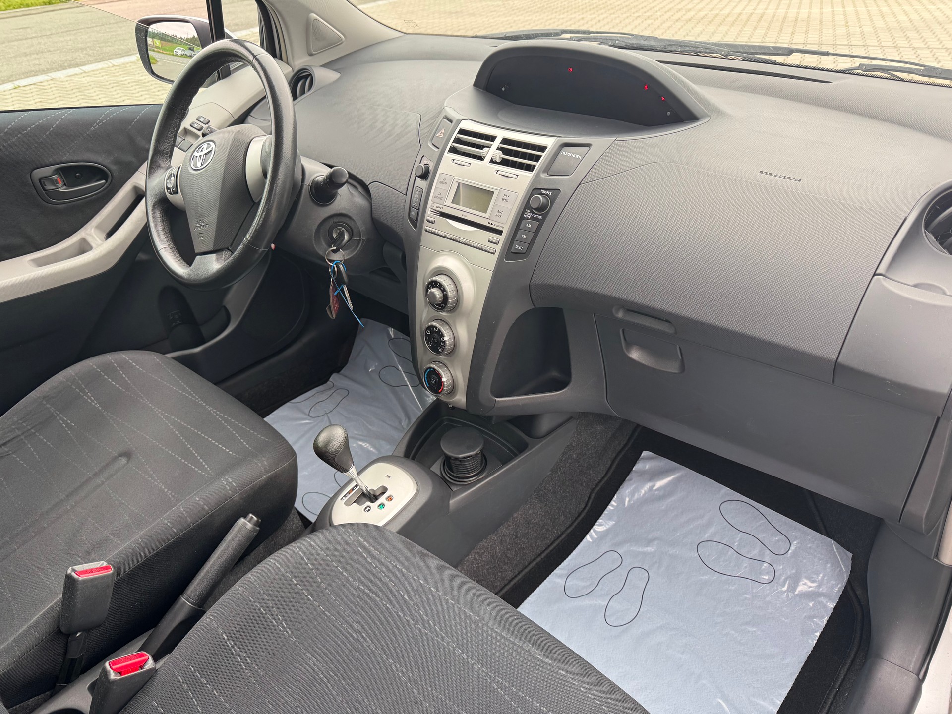 TOYOTA Yaris 1.3 Linea Luna-image-4