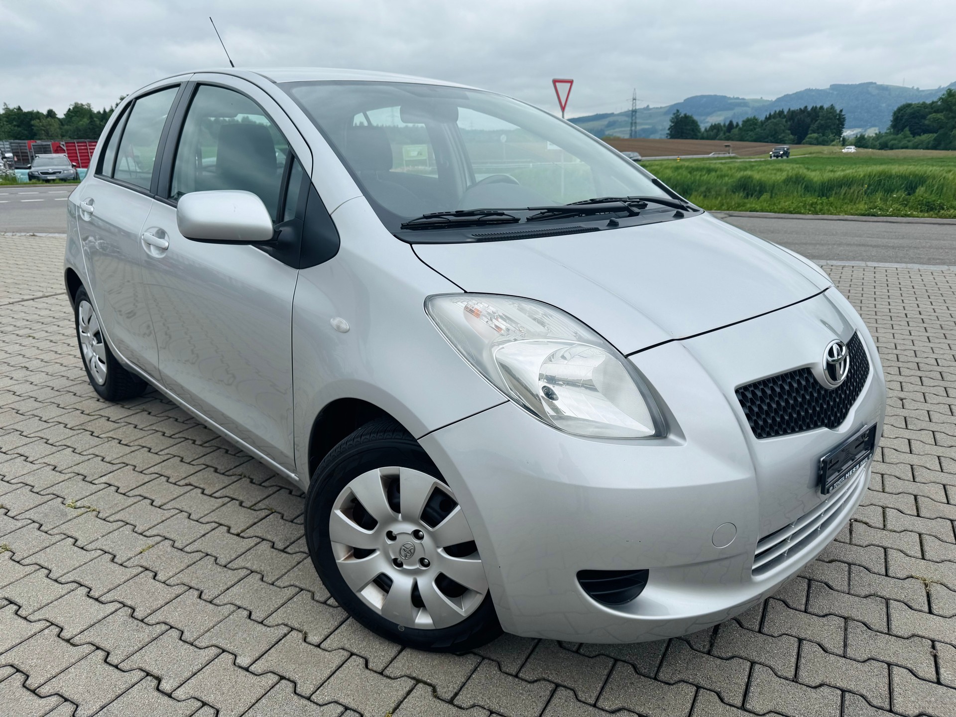 TOYOTA Yaris 1.3 Linea Luna-image-0