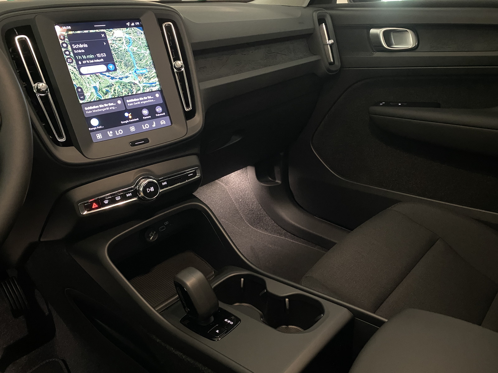 VOLVO EX40 Essential-image-12