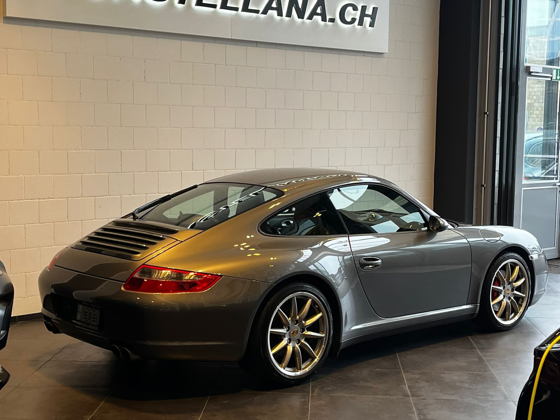PORSCHE 911 Carrera 4S-image-6