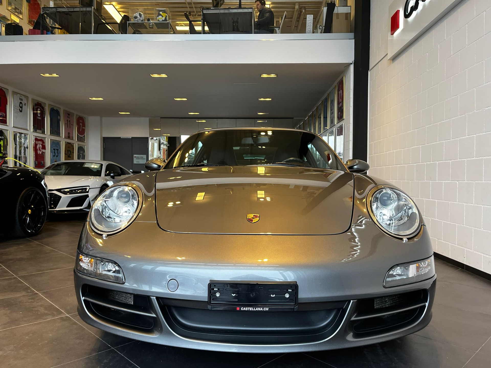 PORSCHE 911 Carrera 4S-image-2