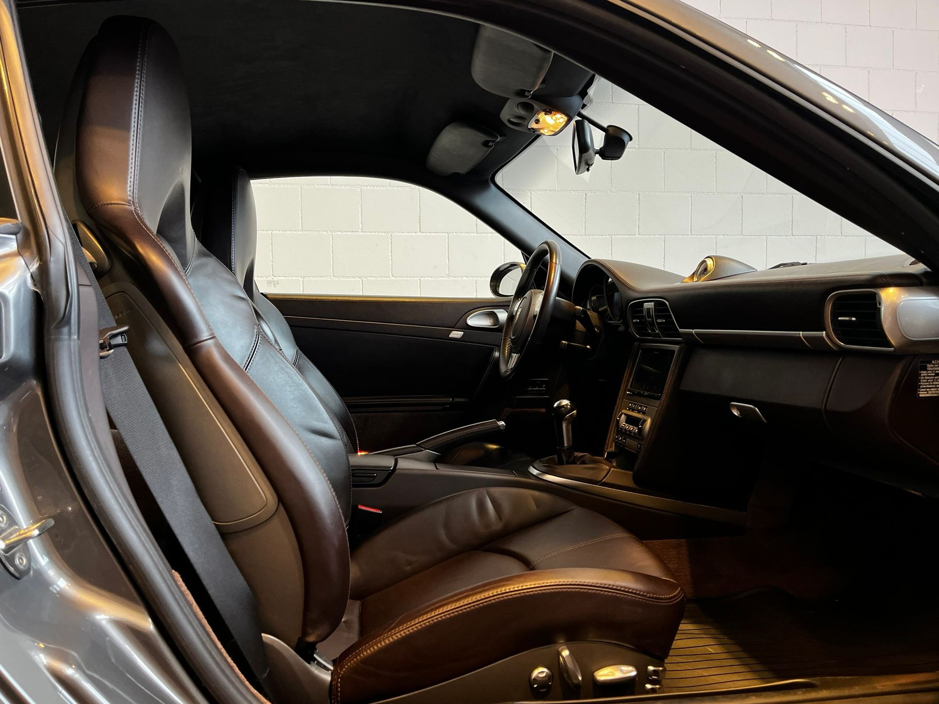 PORSCHE 911 Carrera 4S-image-14