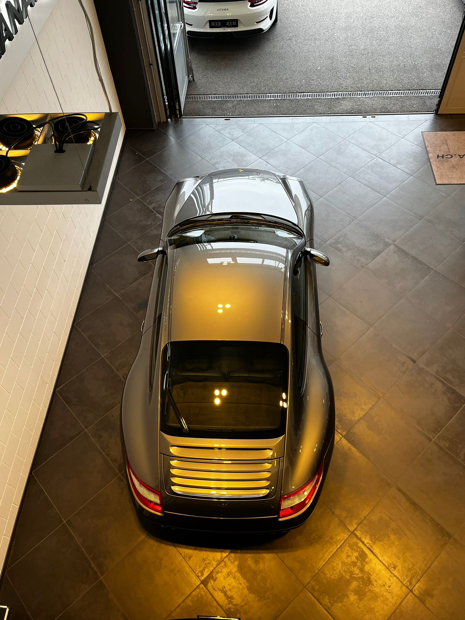 PORSCHE 911 Carrera 4S-image-9