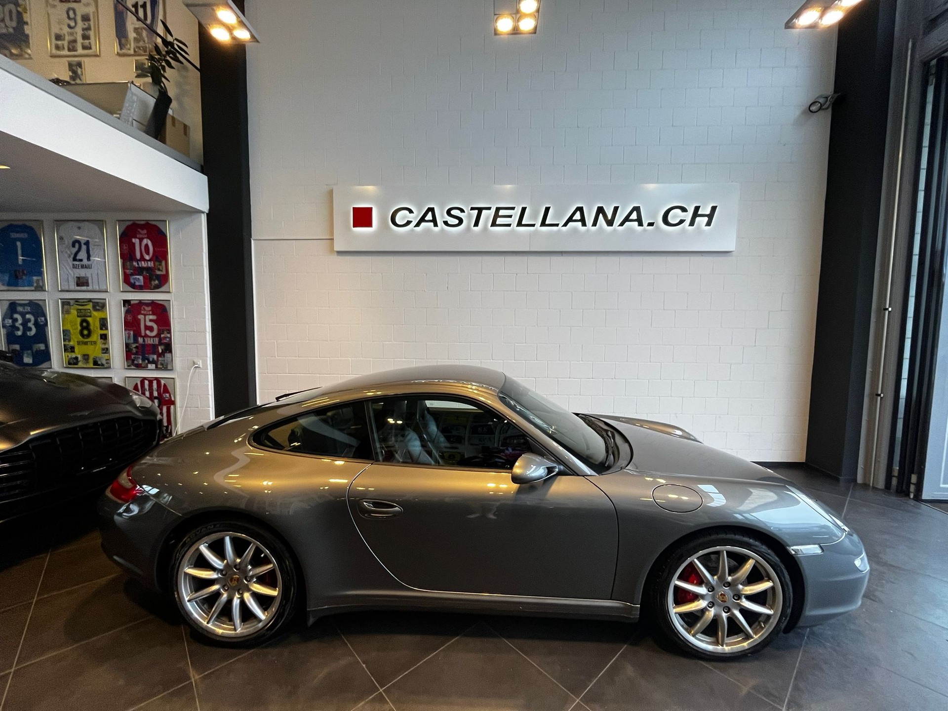 PORSCHE 911 Carrera 4S-image-4