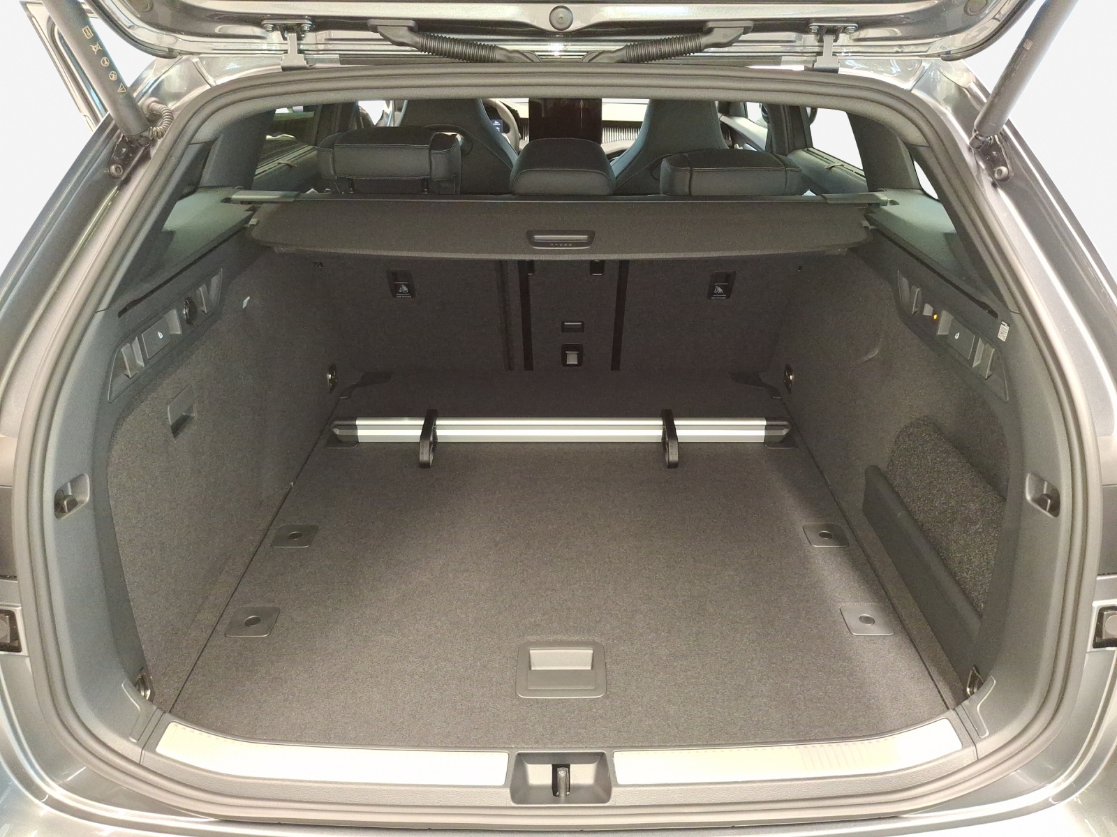 SKODA Superb Combi 2.0 TSI Sportline 4x4 DSG-image-12