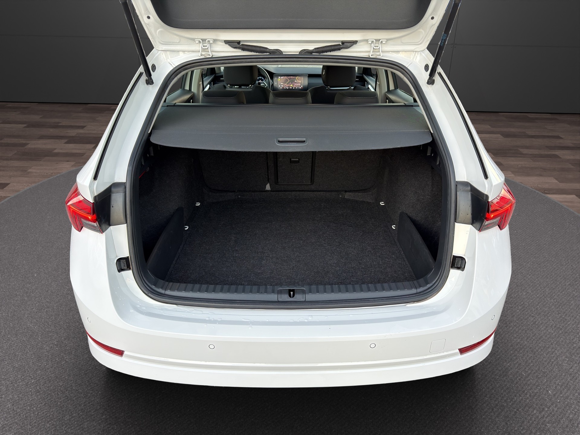 SKODA Octavia Combi 1.0 TSI mHEV DSG Ambition-image-23