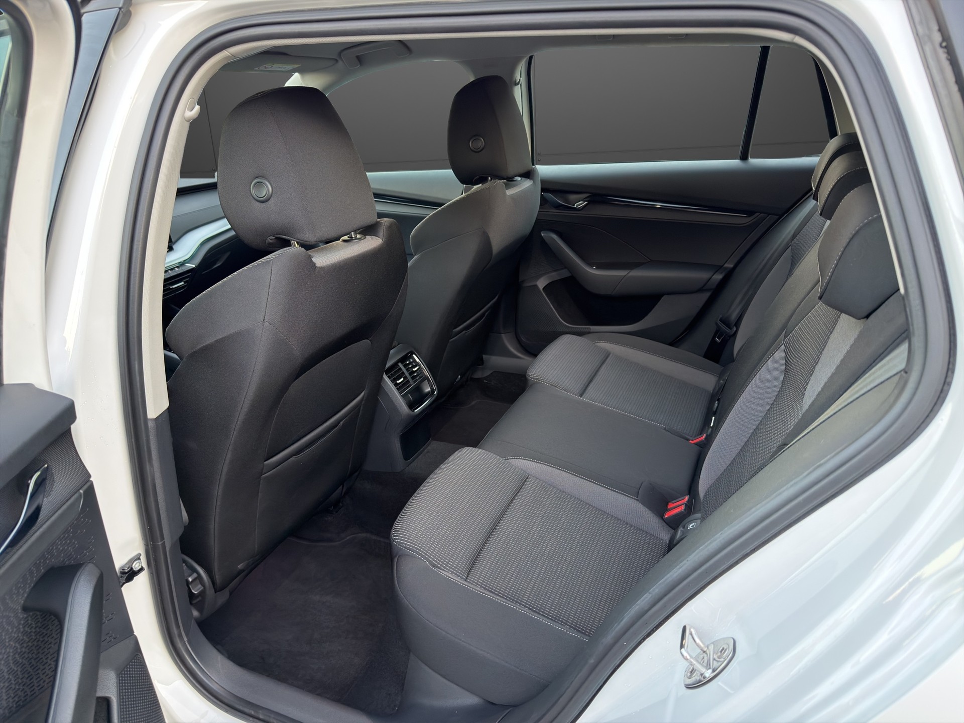 SKODA Octavia Combi 1.0 TSI mHEV DSG Ambition-image-21
