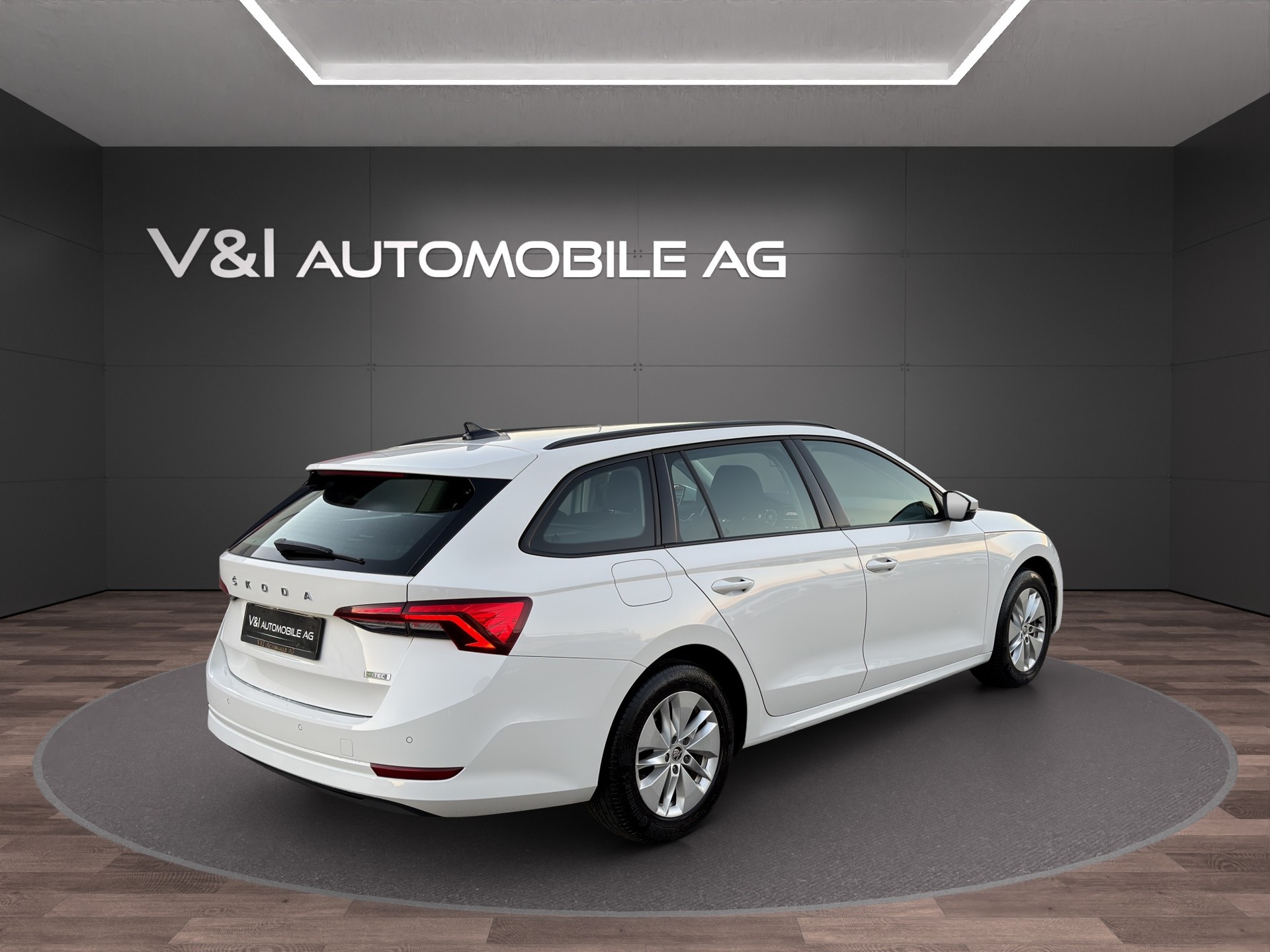 SKODA Octavia Combi 1.0 TSI mHEV DSG Ambition-image-3