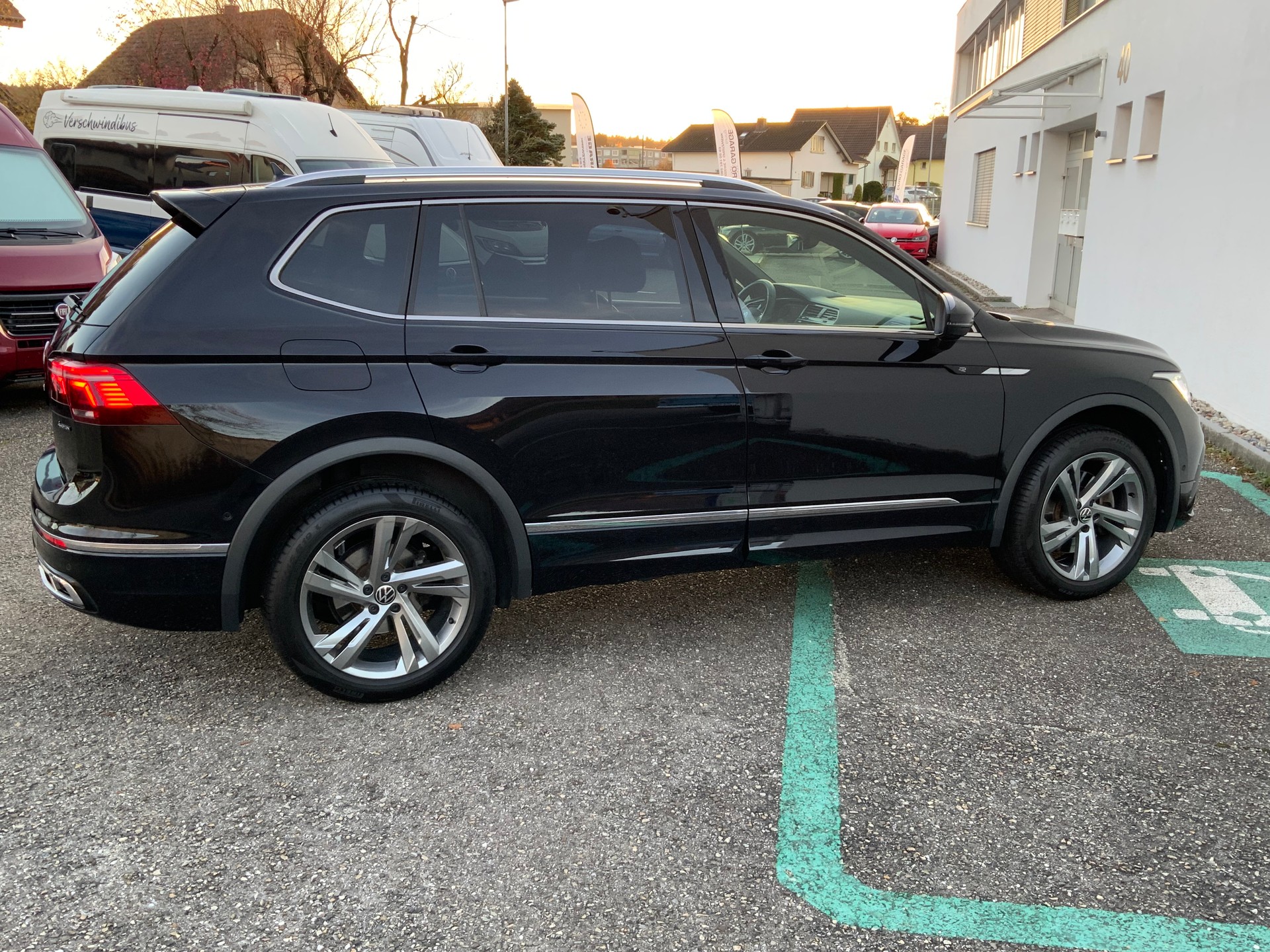 VW Tiguan Allspace 2.0 TDI SCR R-Line 4Motion DSG-image-3