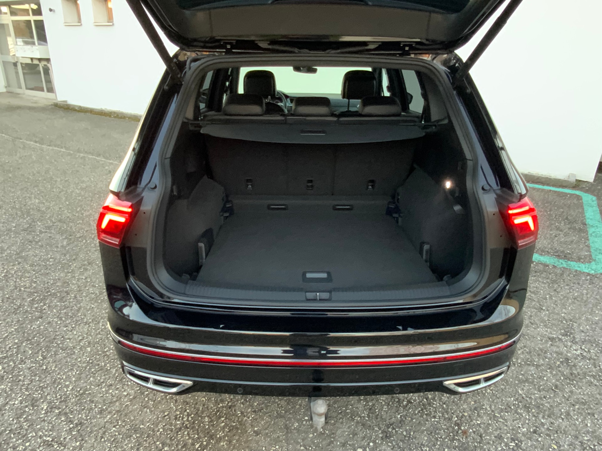 VW Tiguan Allspace 2.0 TDI SCR R-Line 4Motion DSG-image-8