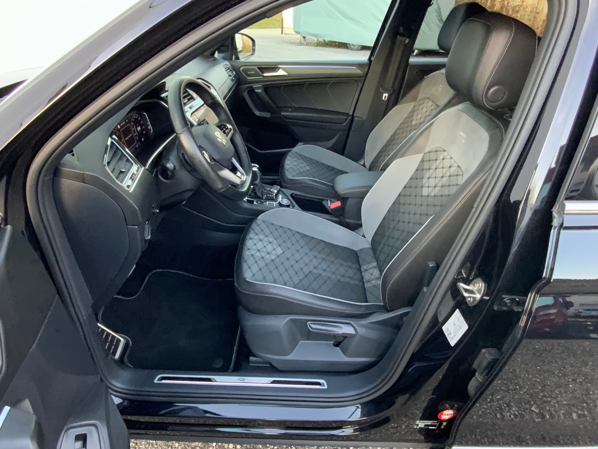 VW Tiguan Allspace 2.0 TDI SCR R-Line 4Motion DSG-image-11