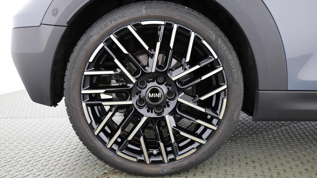 MINI Cooper S Cabrio-image-7