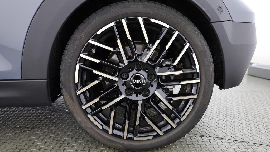 MINI Cooper S Cabrio-image-8
