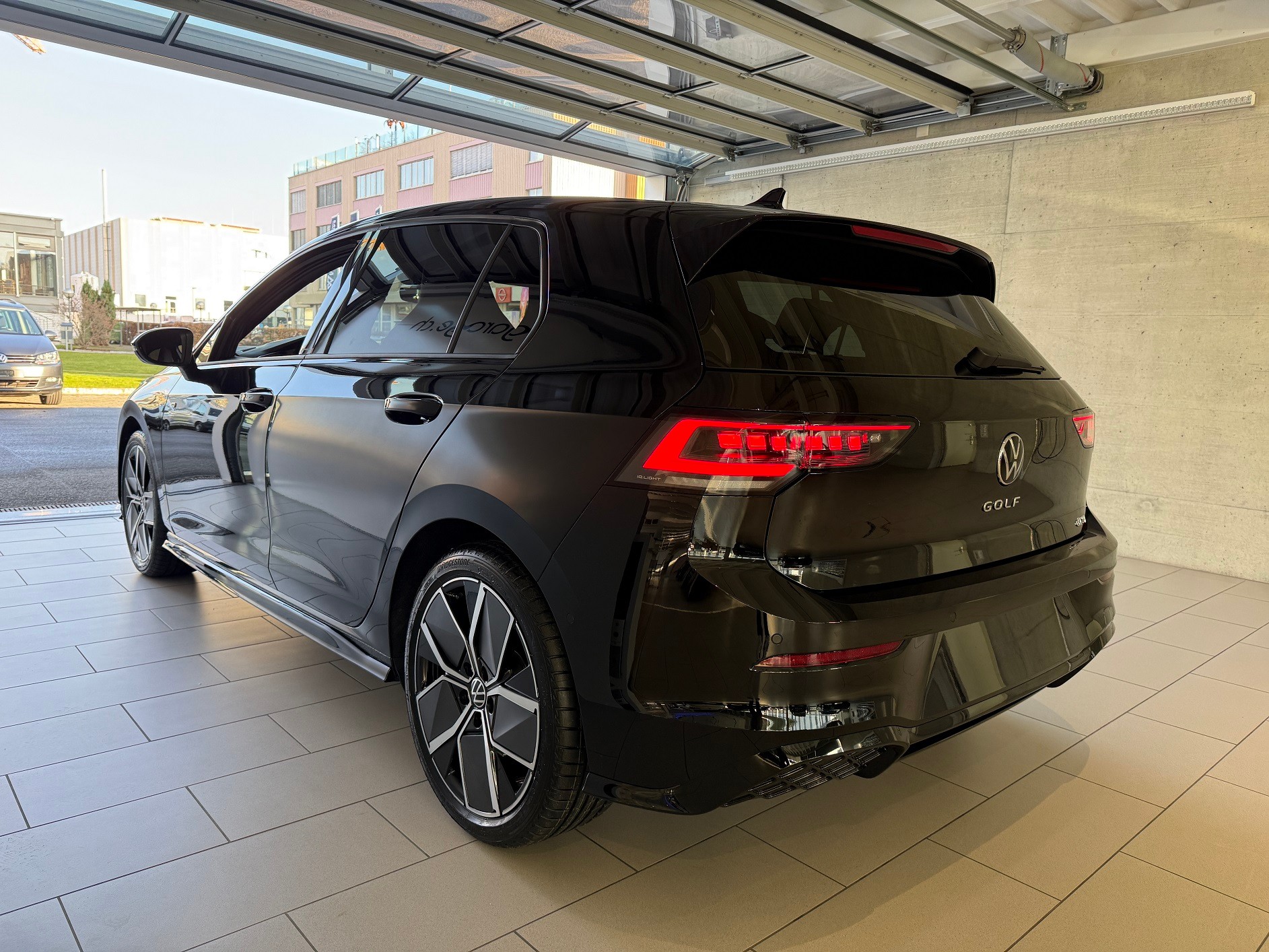 VW Golf 1.5 e TSI mHEV R-Line DSG-showroom-element-3