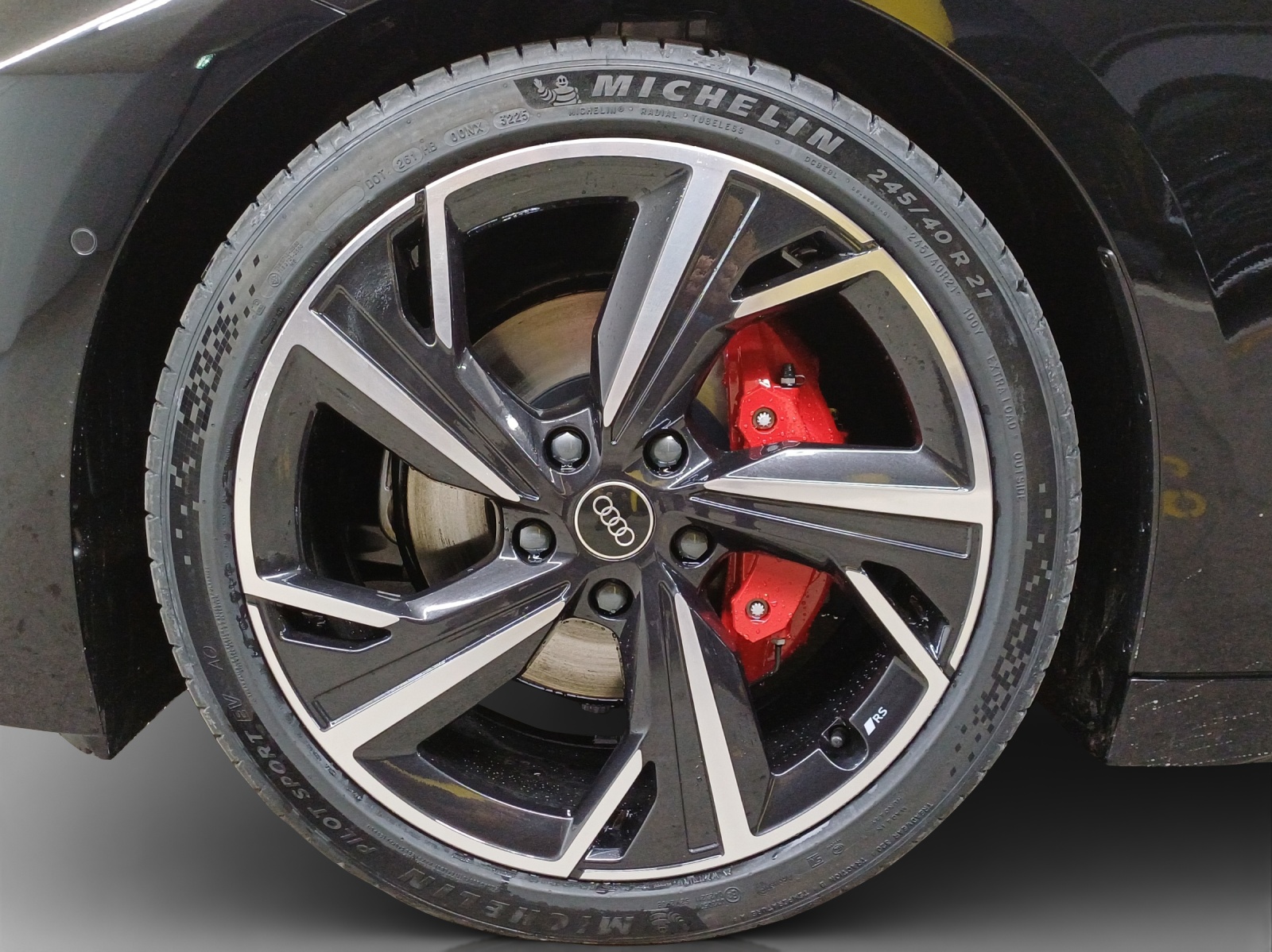 AUDI A6 Avant e-tron quattro-image-15