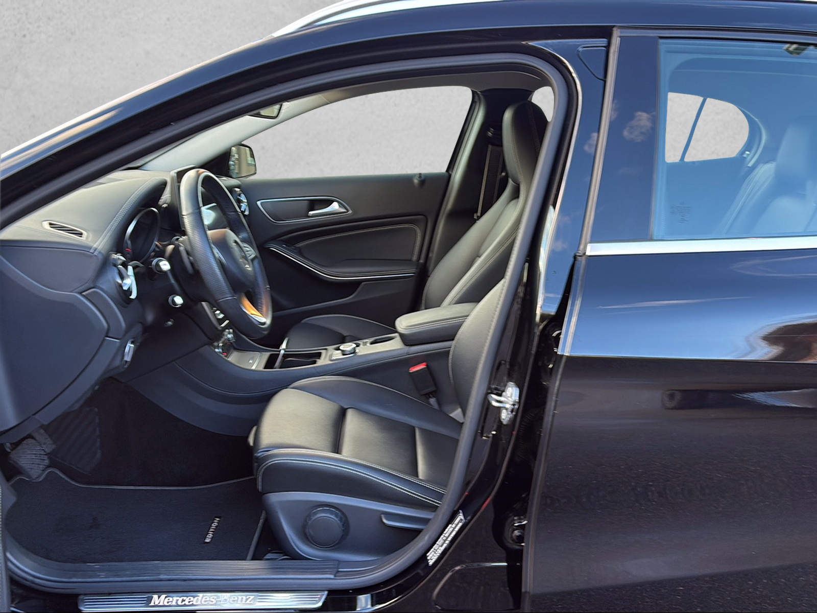 MERCEDES-BENZ GLA 250 Style 4Matic 7G-DCT-image-4